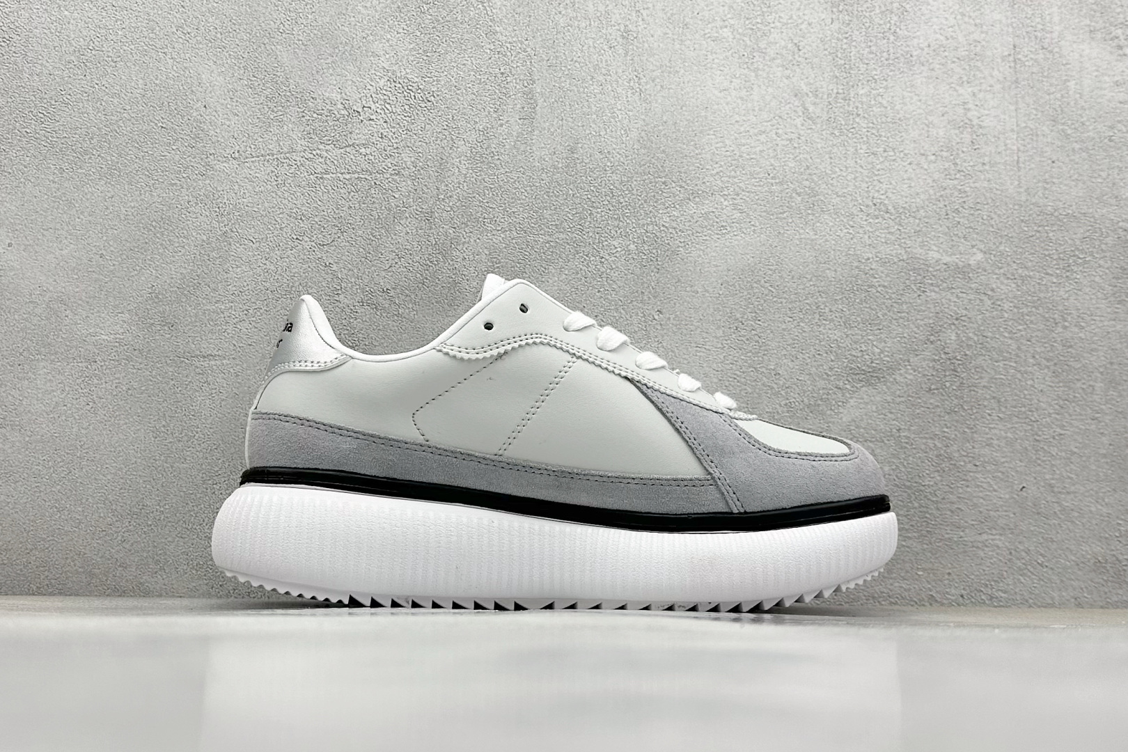  
Onitsuka Tiger鬼塚虎 Delecity 厚底运动 耐磨 低帮 生活休闲鞋 

货号：1