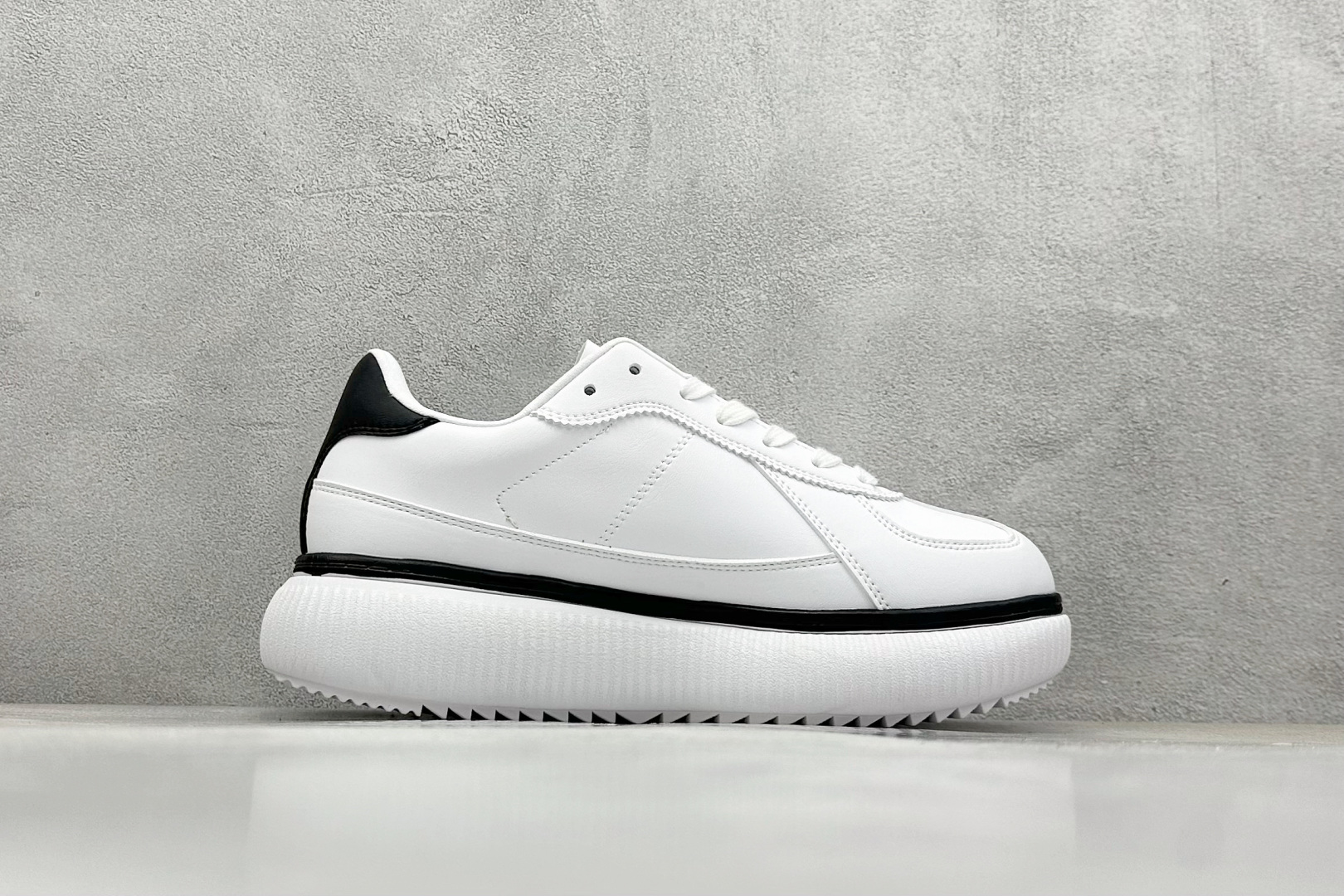  
Onitsuka Tiger鬼塚虎 Delecity 厚底运动 耐磨 低帮 生活休闲鞋 

货号：1