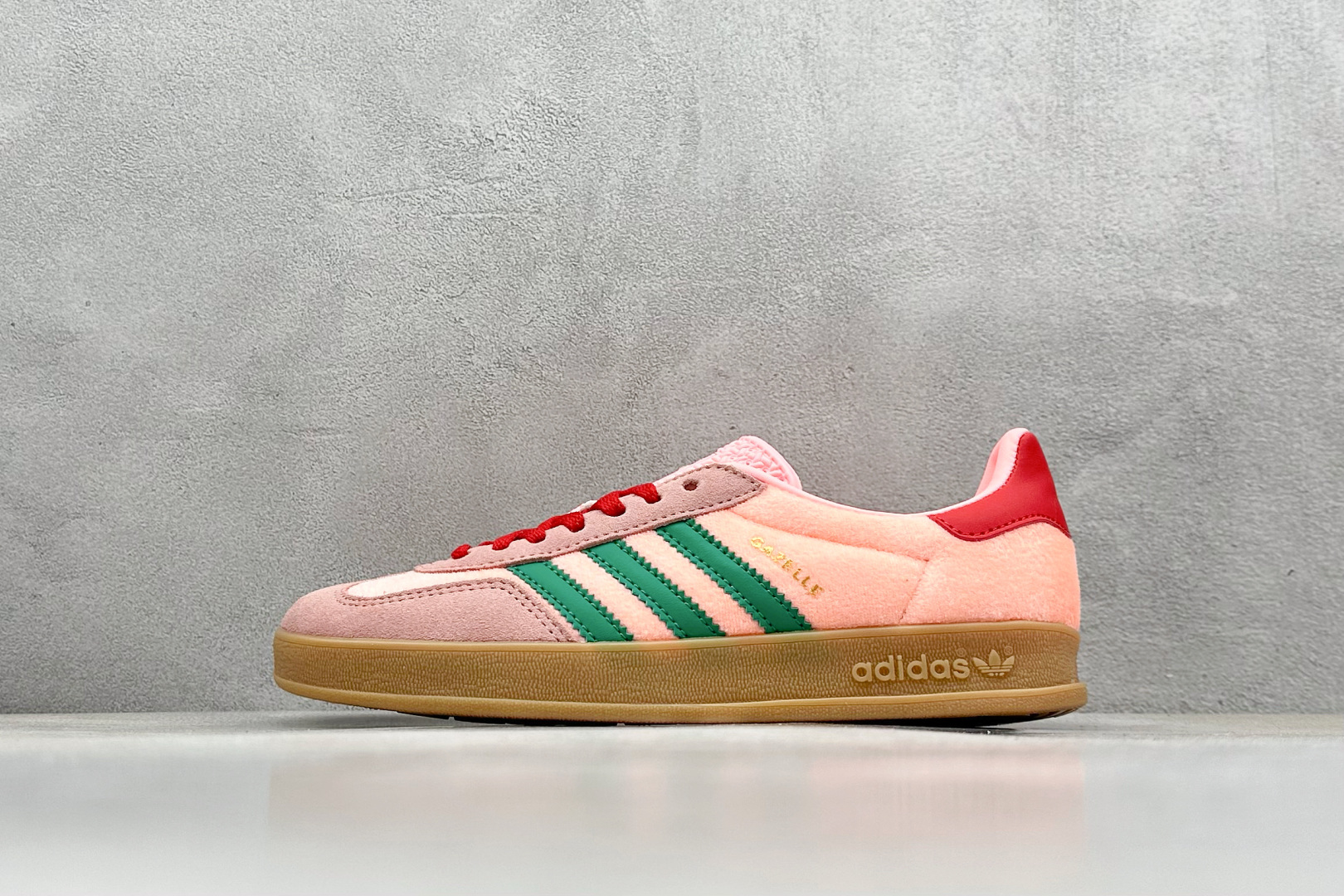  
K版 AD Originals Gazelle Indoor 绒面粉绿
三叶草复古休闲运动板鞋 
鞋