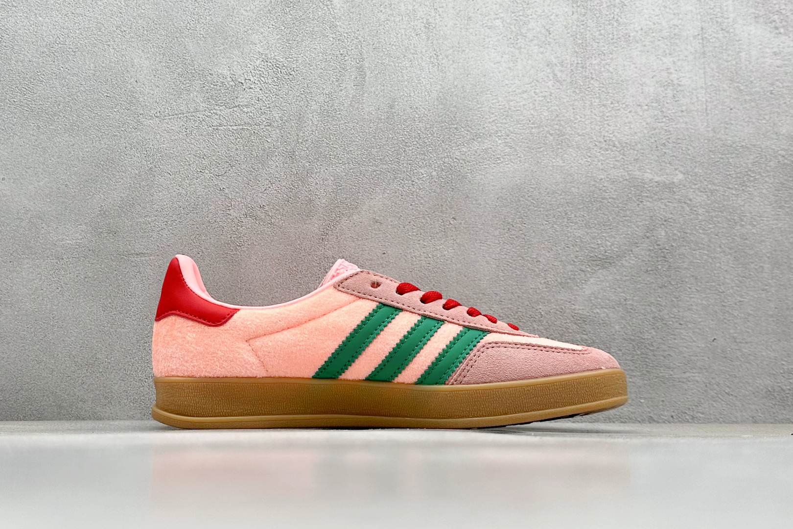  
K版 AD Originals Gazelle Indoor 绒面粉绿
三叶草复古休闲运动板鞋 
鞋