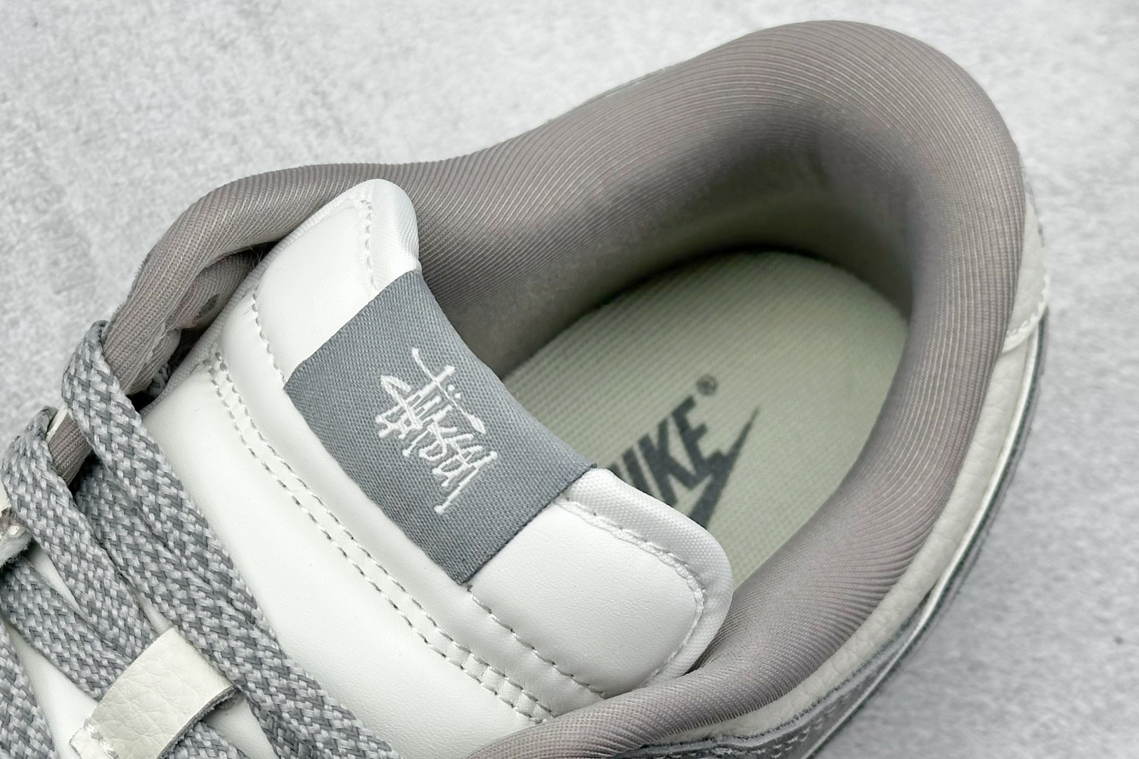  
Nike SB Dunk Low“ 斯图西联名——灰猪八拼接”  
周年高端定制 低帮休闲板鞋 定制