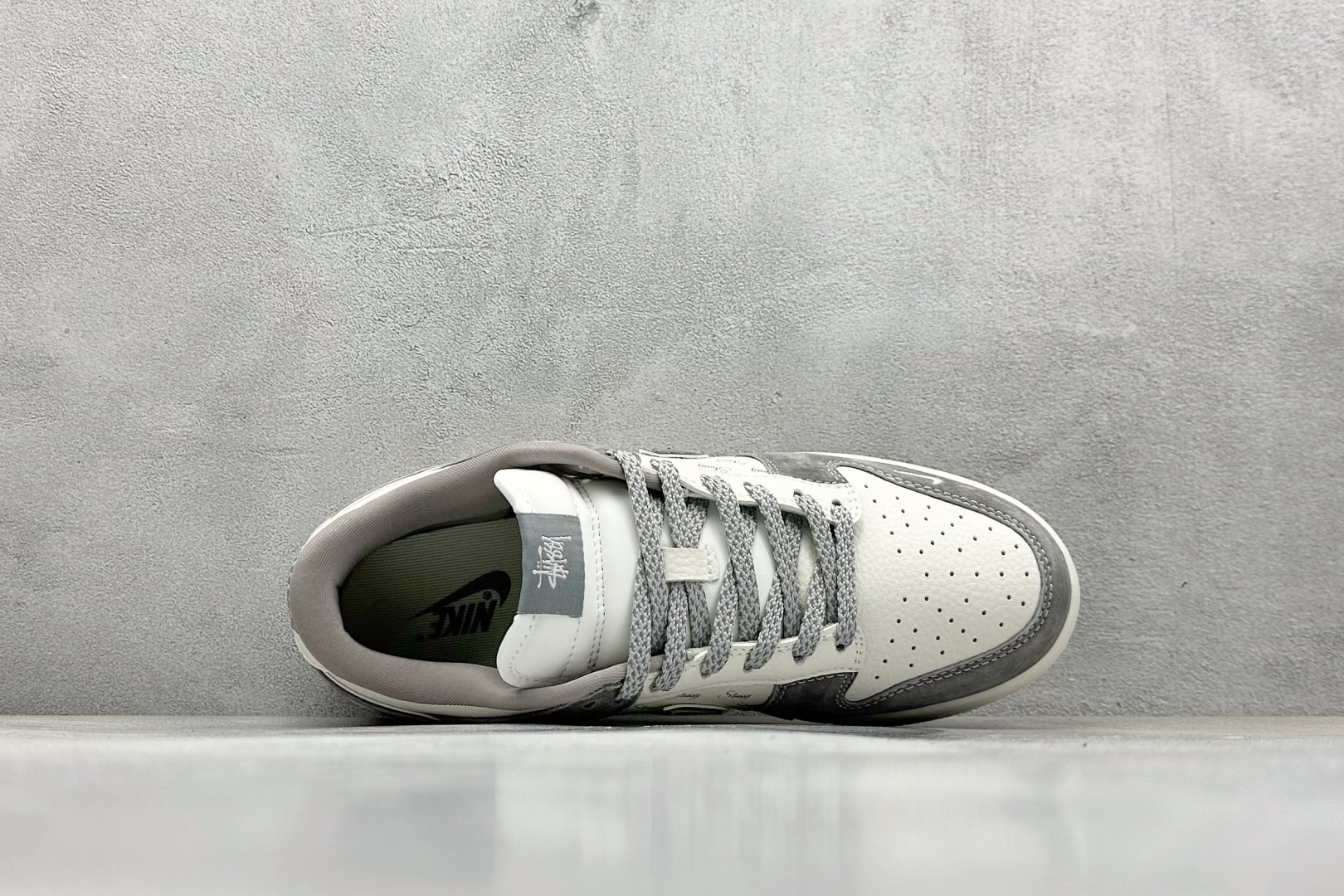  
Nike SB Dunk Low“ 斯图西联名——灰猪八拼接”  
周年高端定制 低帮休闲板鞋 定制