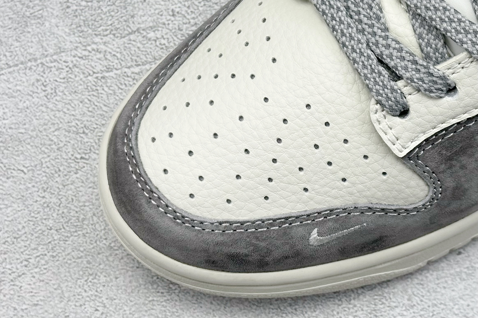  
Nike SB Dunk Low“ 斯图西联名——灰猪八拼接”  
周年高端定制 低帮休闲板鞋 定制