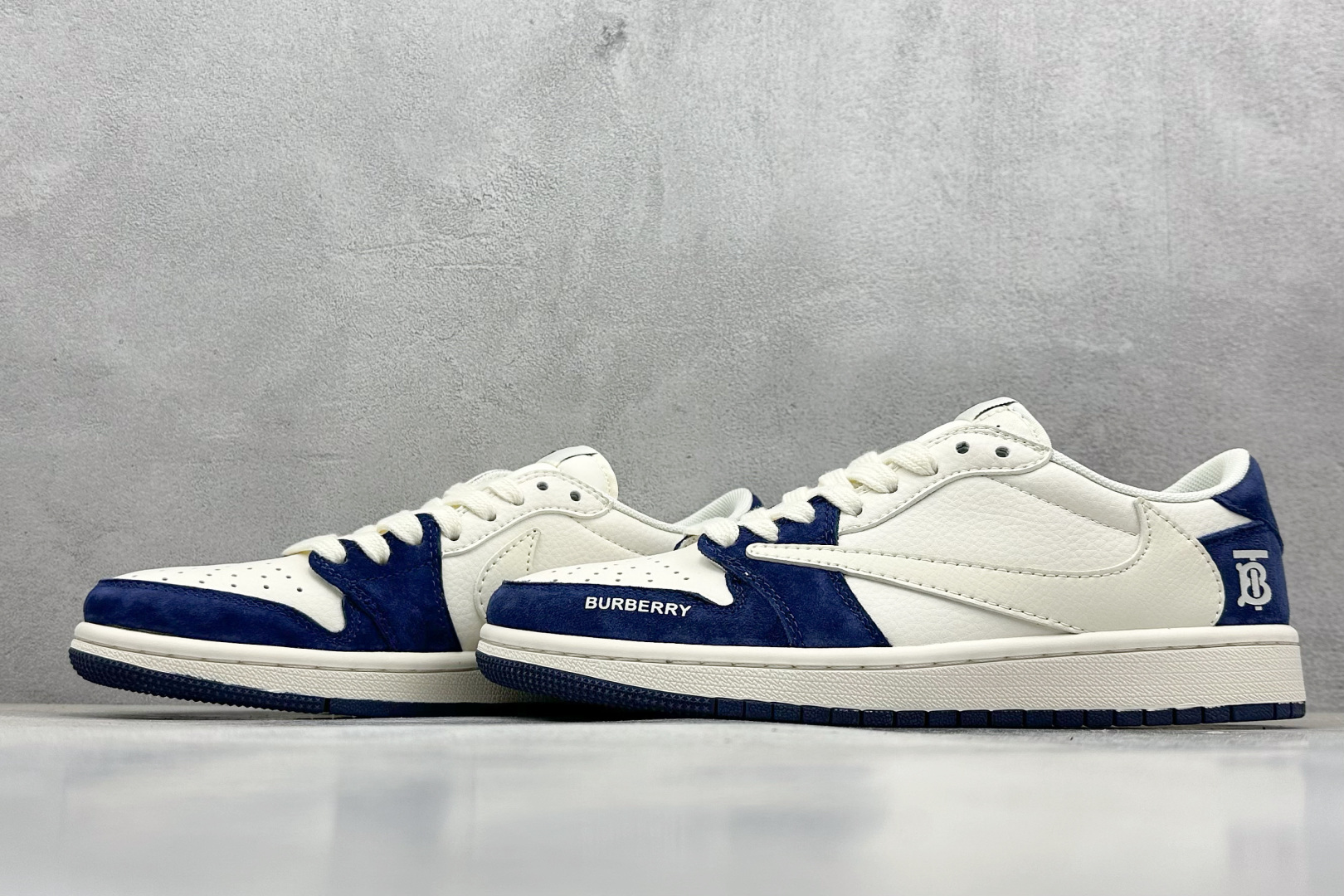 Travis Scott x Nike Air Jordan 1 Low x Burbrry 米蓝