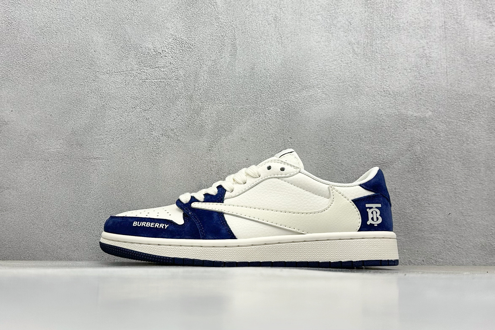 Travis Scott x Nike Air Jordan 1 Low x Burbrry 米蓝