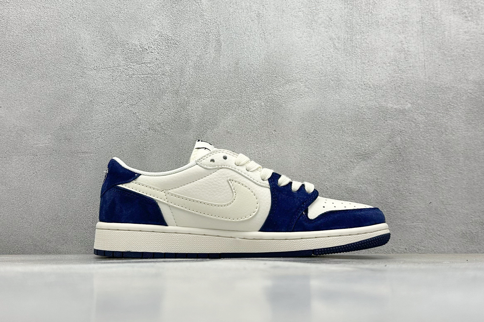 Travis Scott x Nike Air Jordan 1 Low x Burbrry 米蓝