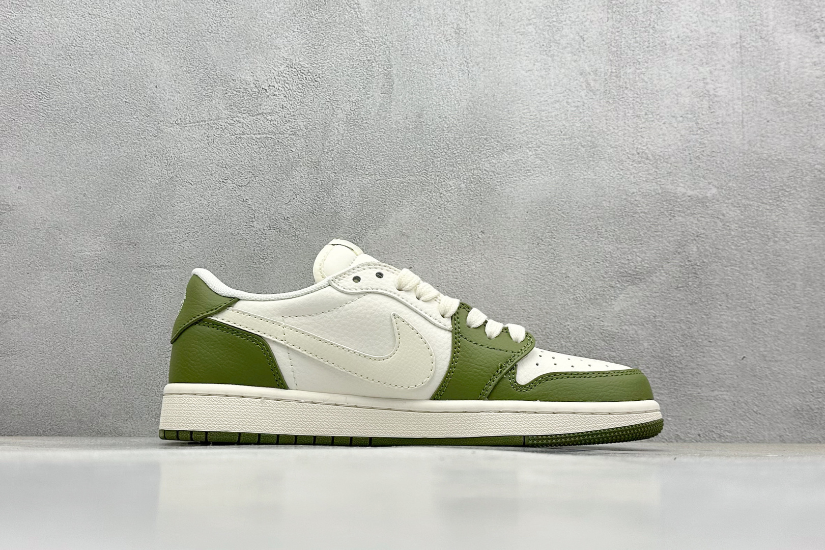 Travis Scott x Nike Air Jordan 1 Low x BURBERRY 米绿