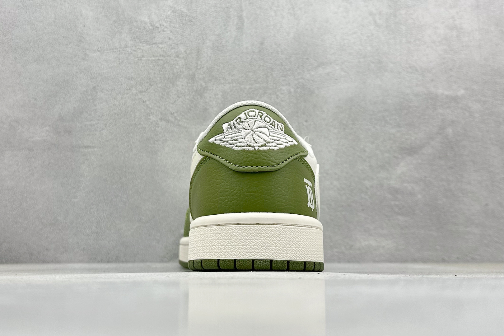 Travis Scott x Nike Air Jordan 1 Low x BURBERRY 米绿