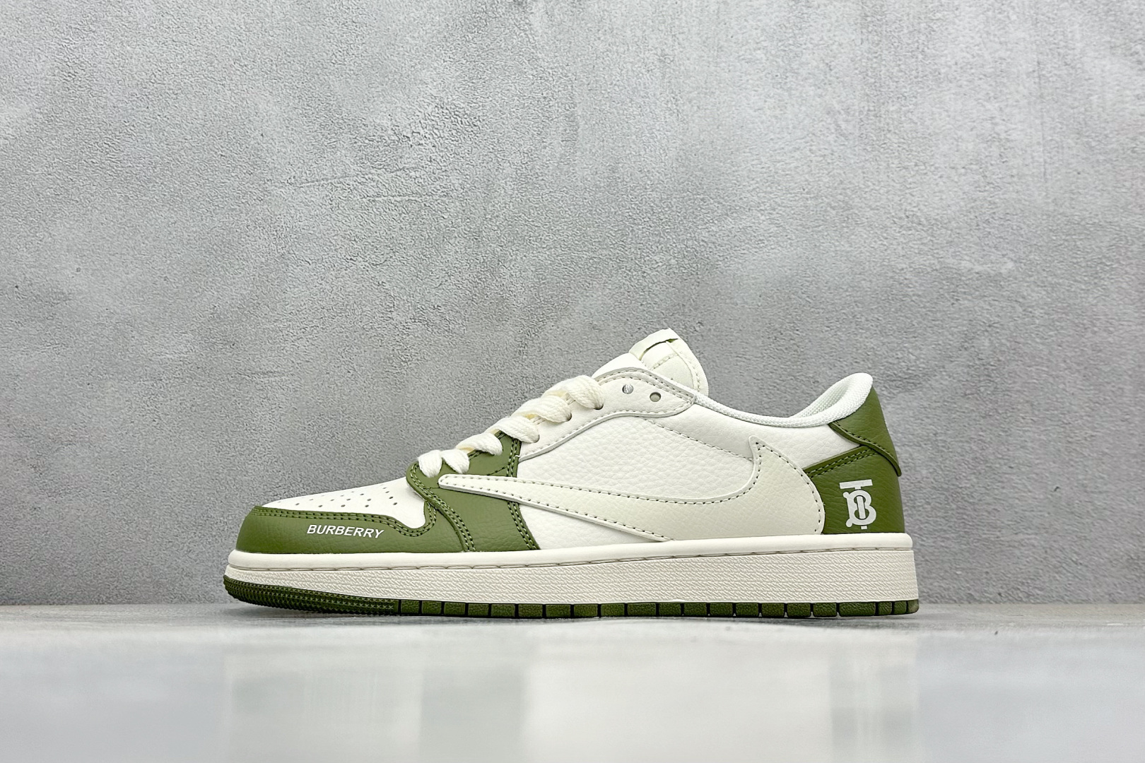 Travis Scott x Nike Air Jordan 1 Low x BURBERRY 米绿