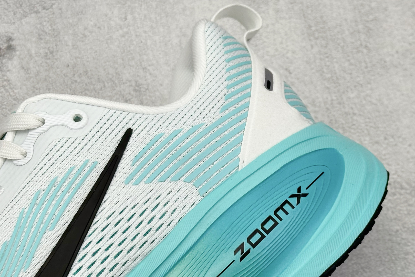  
RS版 NK Zoom VOMERO 18 轻量跑鞋
耐克网透面气 训跑练步鞋
外贸专供订单 原厂折