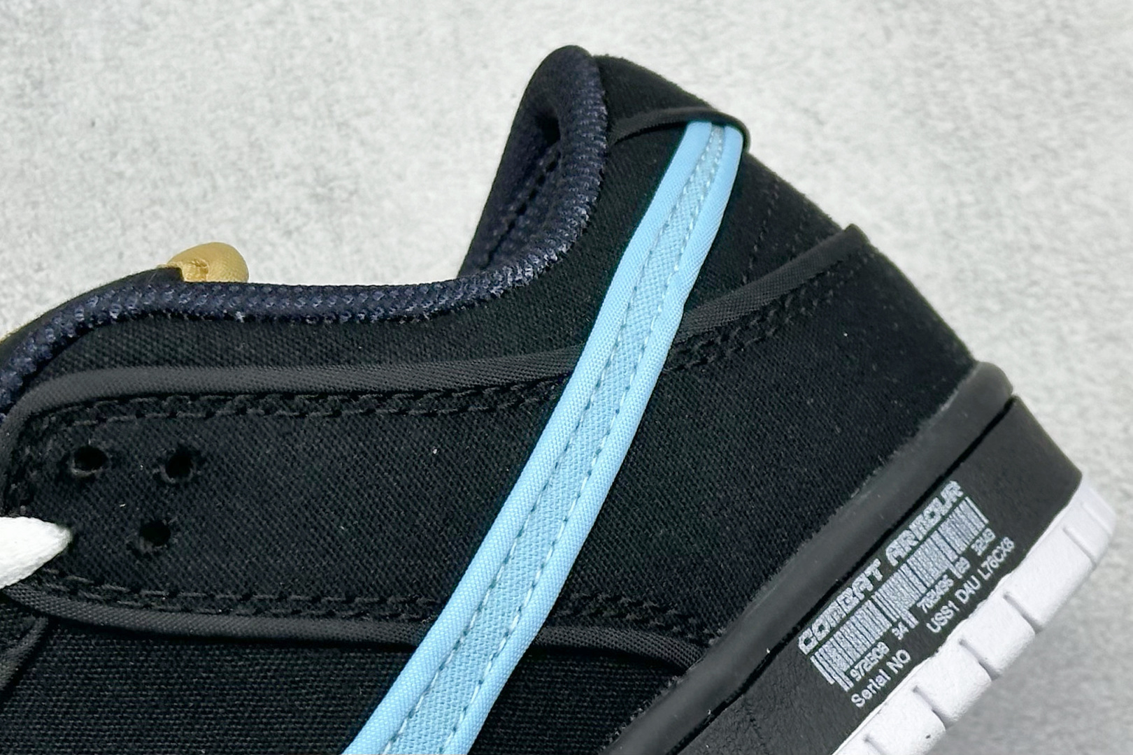  
BF版 NIKE SB Dunk Low 黑红蓝帆布
性价比天花板 尝鲜先行版
原装头层材料 独家版