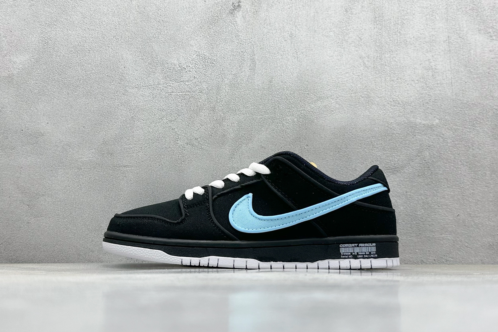  
BF版 NIKE SB Dunk Low 黑红蓝帆布
性价比天花板 尝鲜先行版
原装头层材料 独家版
