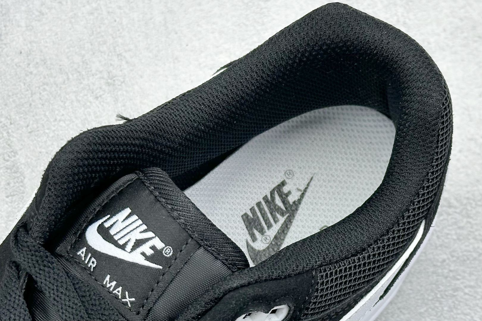  
Nike Air Max 1 耐克半掌气垫复古跑步鞋 

货号：FZ2508-007
尺码：36 