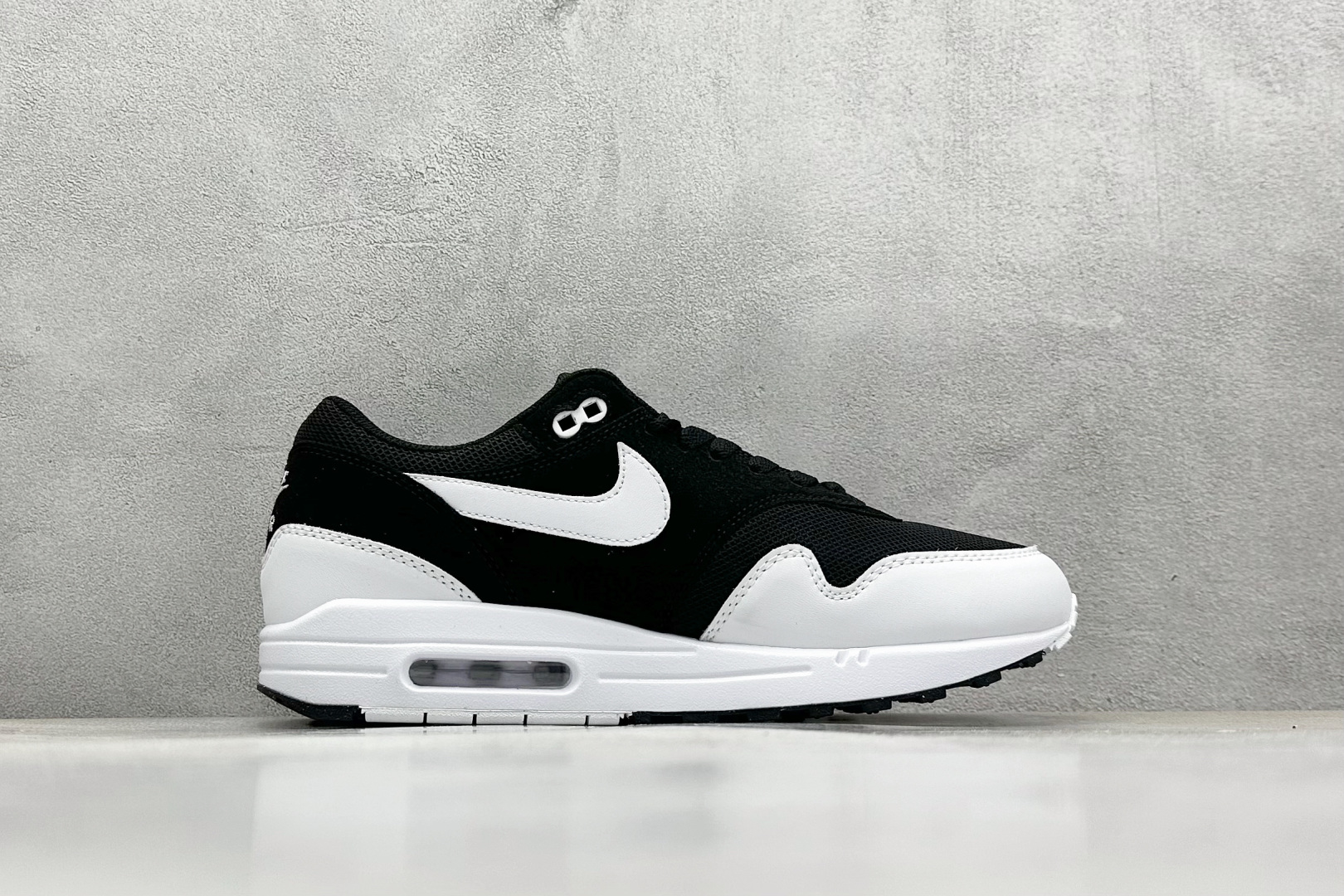  
Nike Air Max 1 耐克半掌气垫复古跑步鞋 

货号：FZ2508-007
尺码：36 
