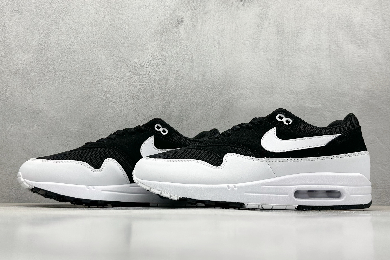  
Nike Air Max 1 耐克半掌气垫复古跑步鞋 

货号：FZ2508-007
尺码：36 