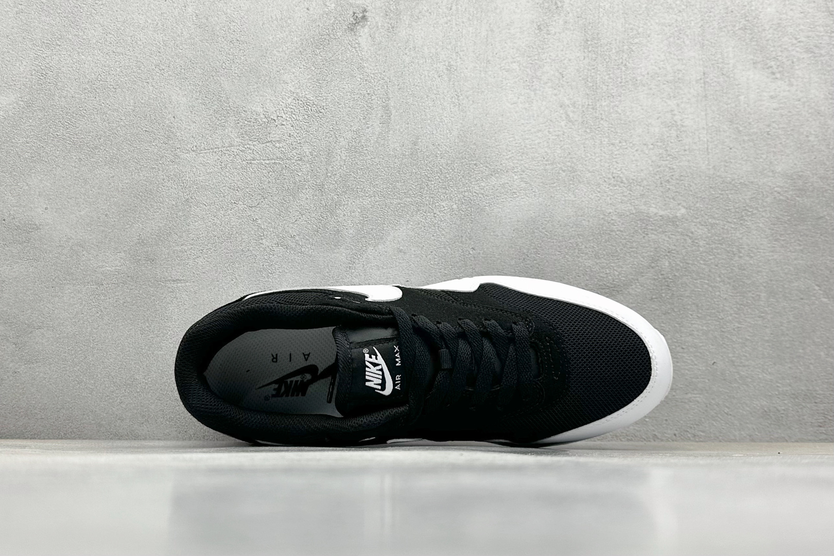  
Nike Air Max 1 耐克半掌气垫复古跑步鞋 

货号：FZ2508-007
尺码：36 