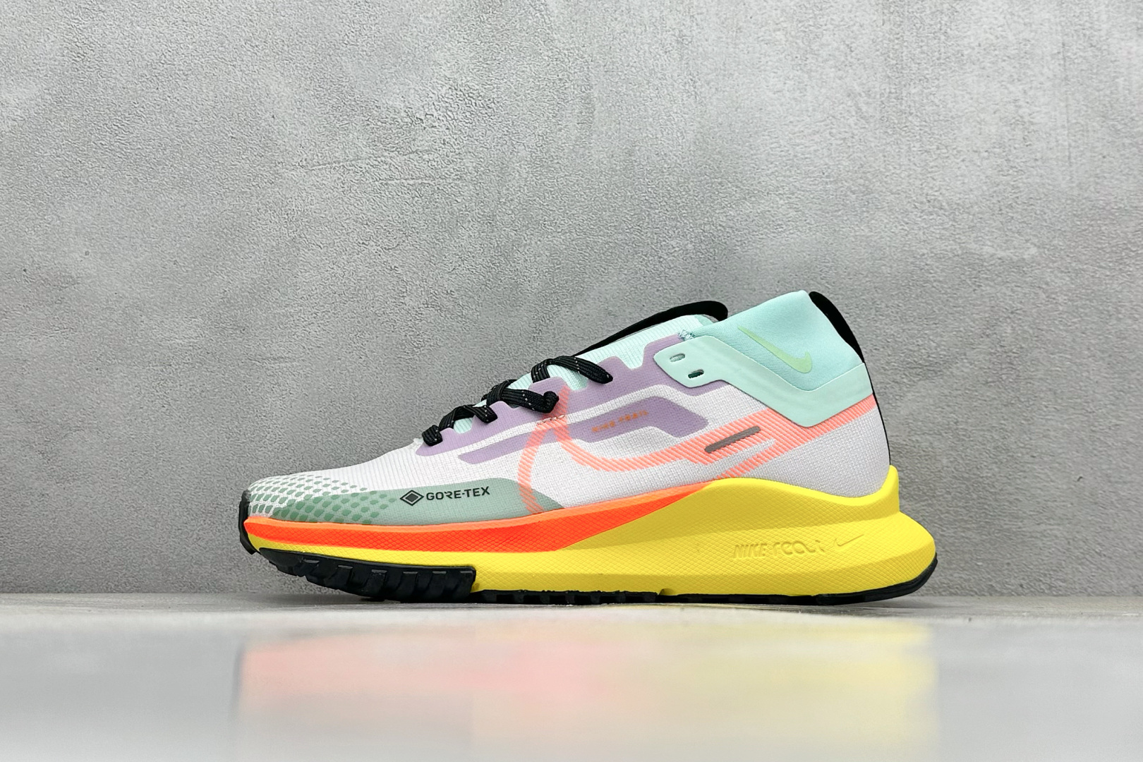  
Nike React Pegasus Trail 4 GORE-TEX 防水越野跑鞋
透过精心打造，