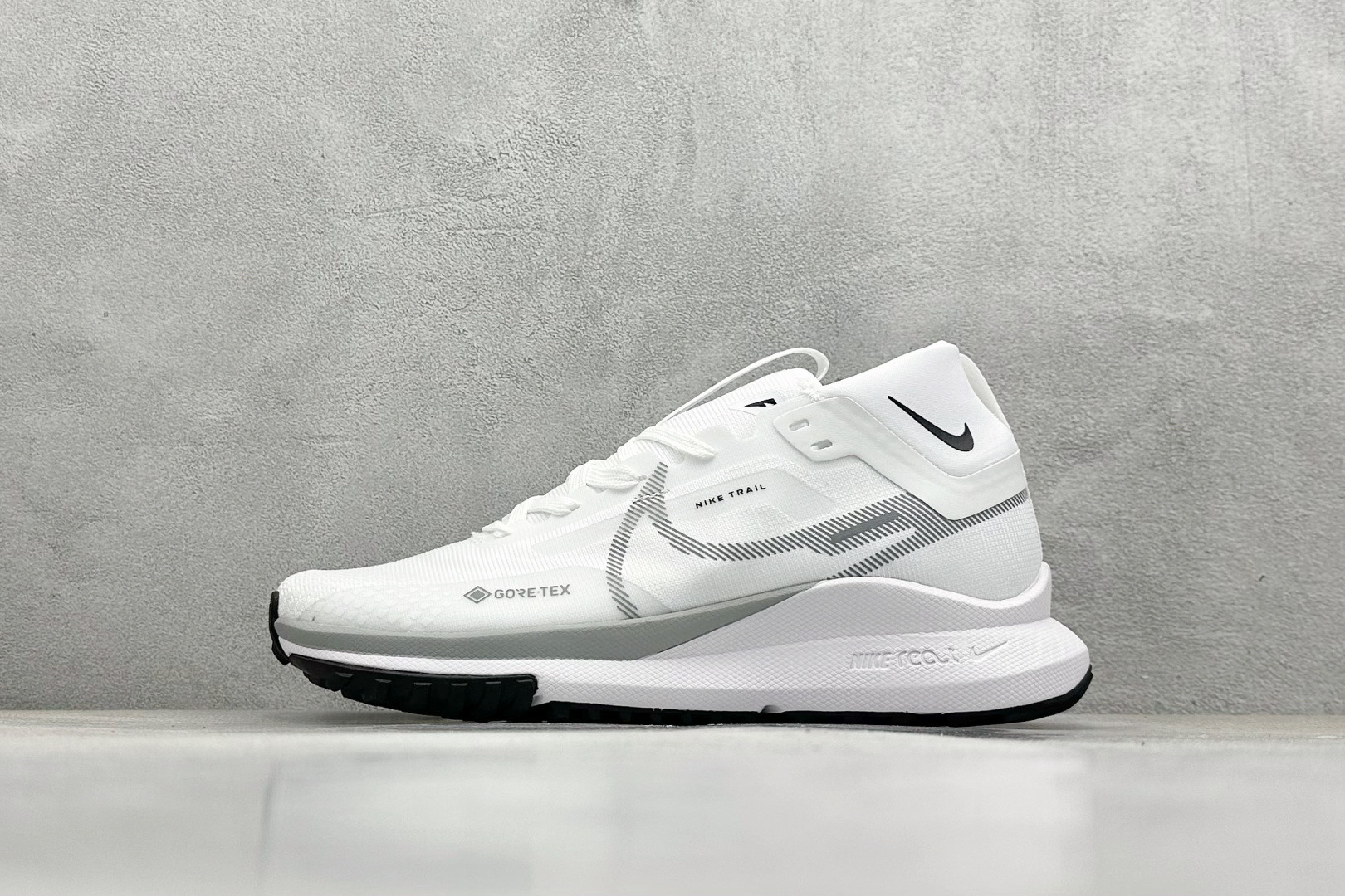 
Nike React Pegasus Trail 4 GORE-TEX 防水越野跑鞋
透过精心打造，