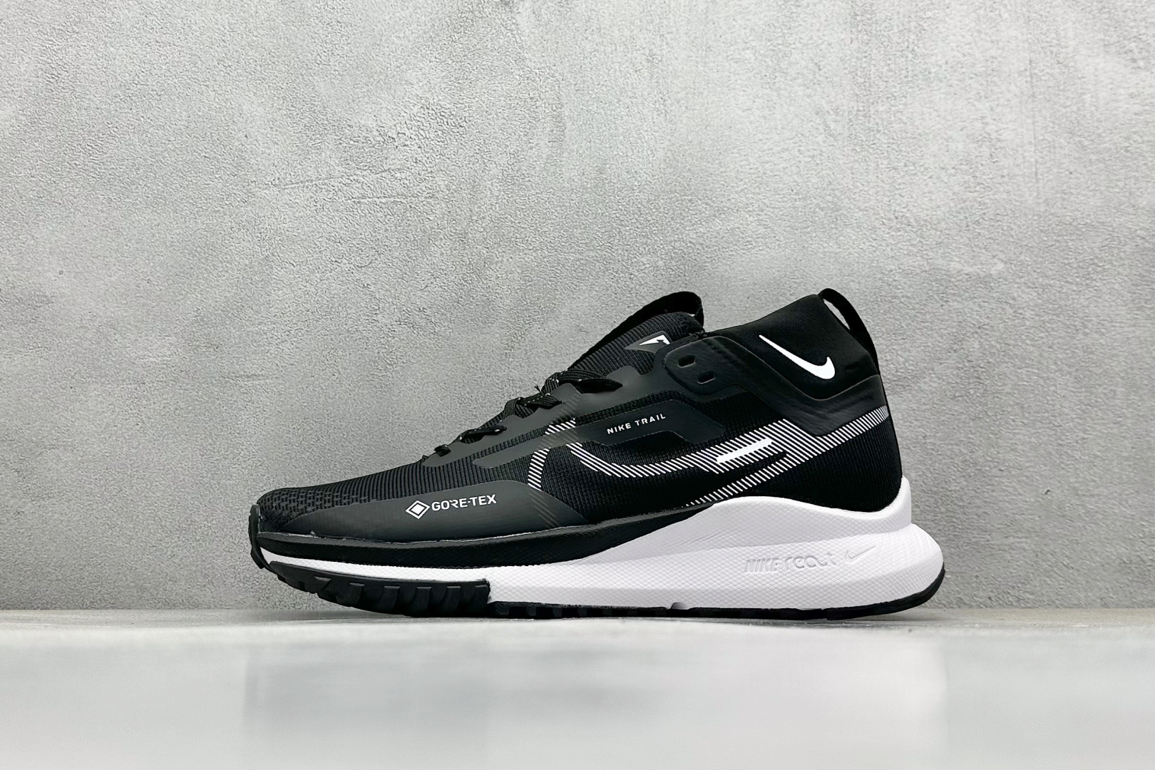  
Nike React Pegasus Trail 4 GORE-TEX 防水越野跑鞋
透过精心打造，