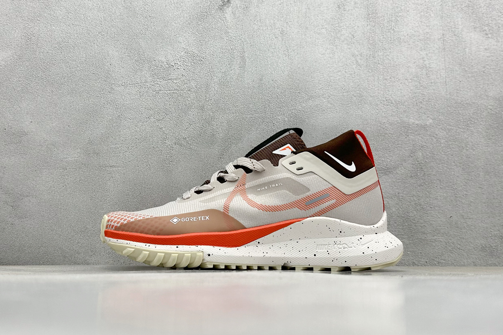  
Nike React Pegasus Trail 4 GORE-TEX 防水越野跑鞋
透过精心打造，