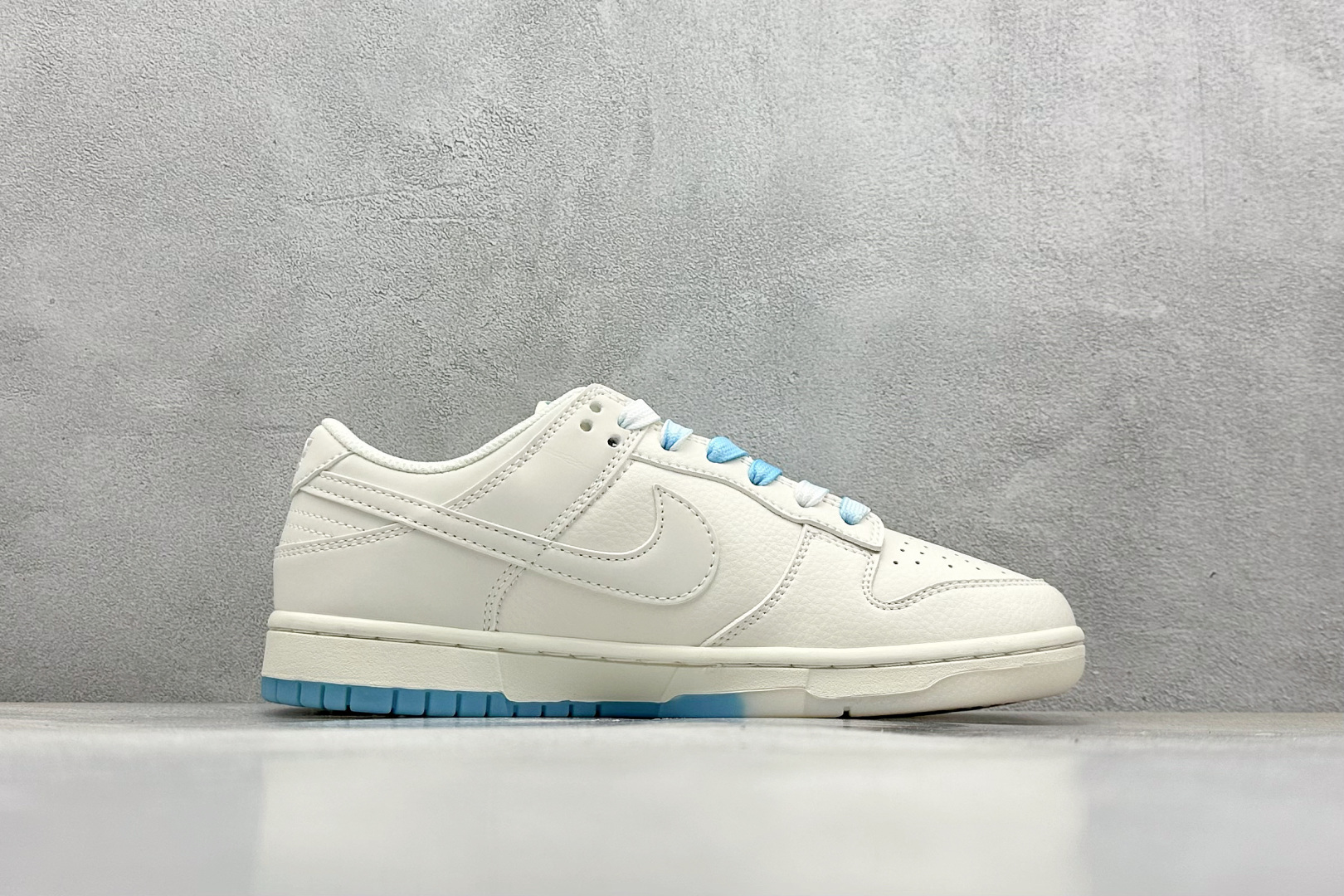  终端放店
XC版 Nike SB Dunk Low x Supreme 白天蓝三小钩
纯原大厂出品 极