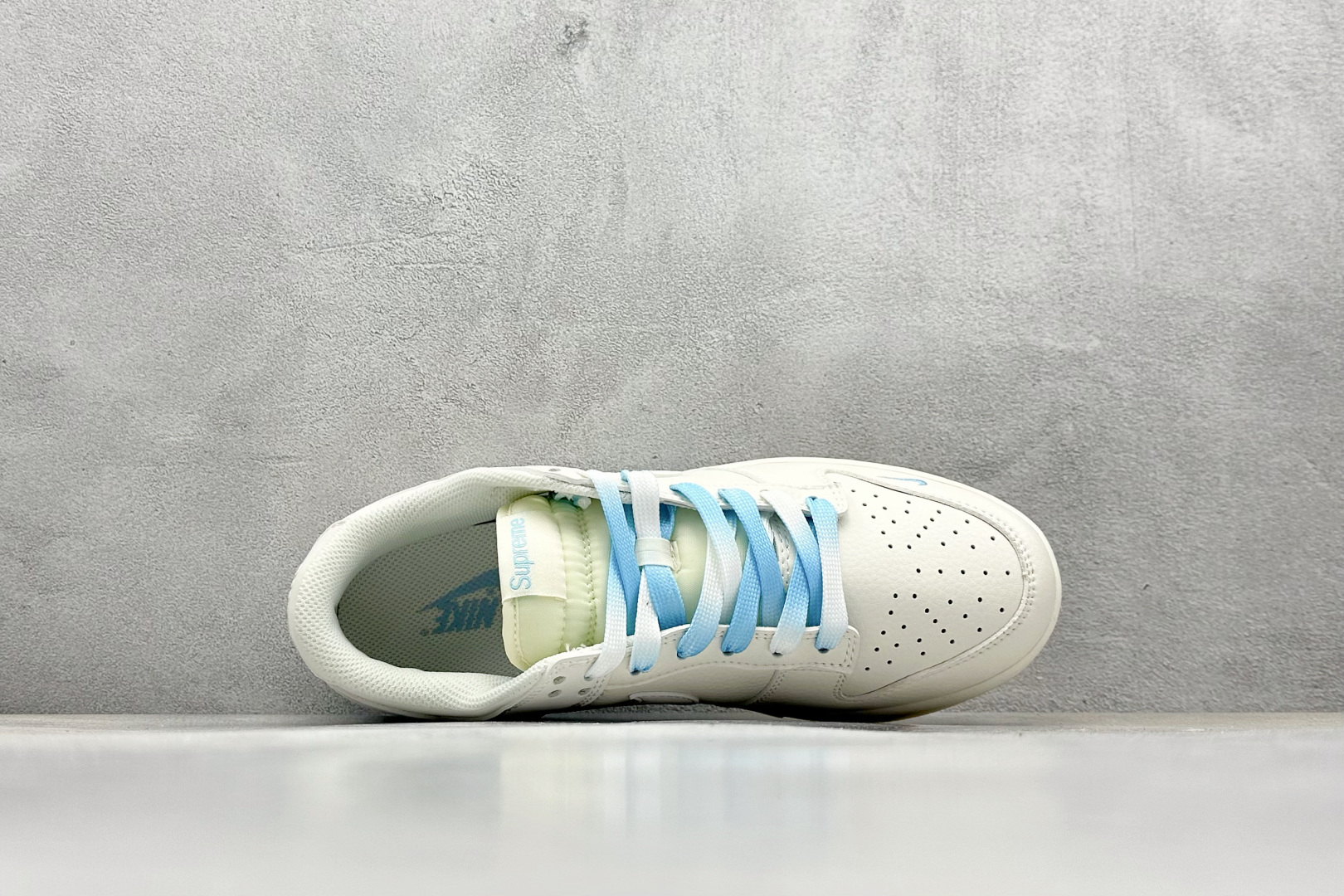  终端放店
XC版 Nike SB Dunk Low x Supreme 白天蓝三小钩
纯原大厂出品 极