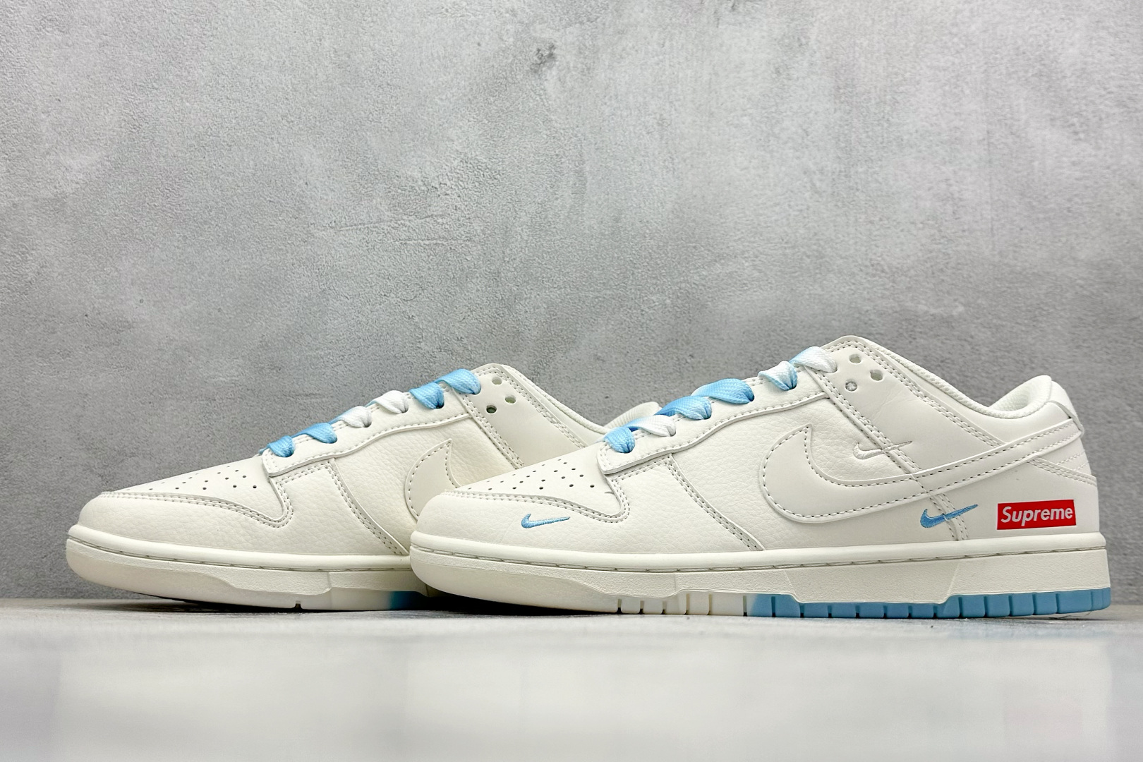  终端放店
XC版 Nike SB Dunk Low x Supreme 白天蓝三小钩
纯原大厂出品 极
