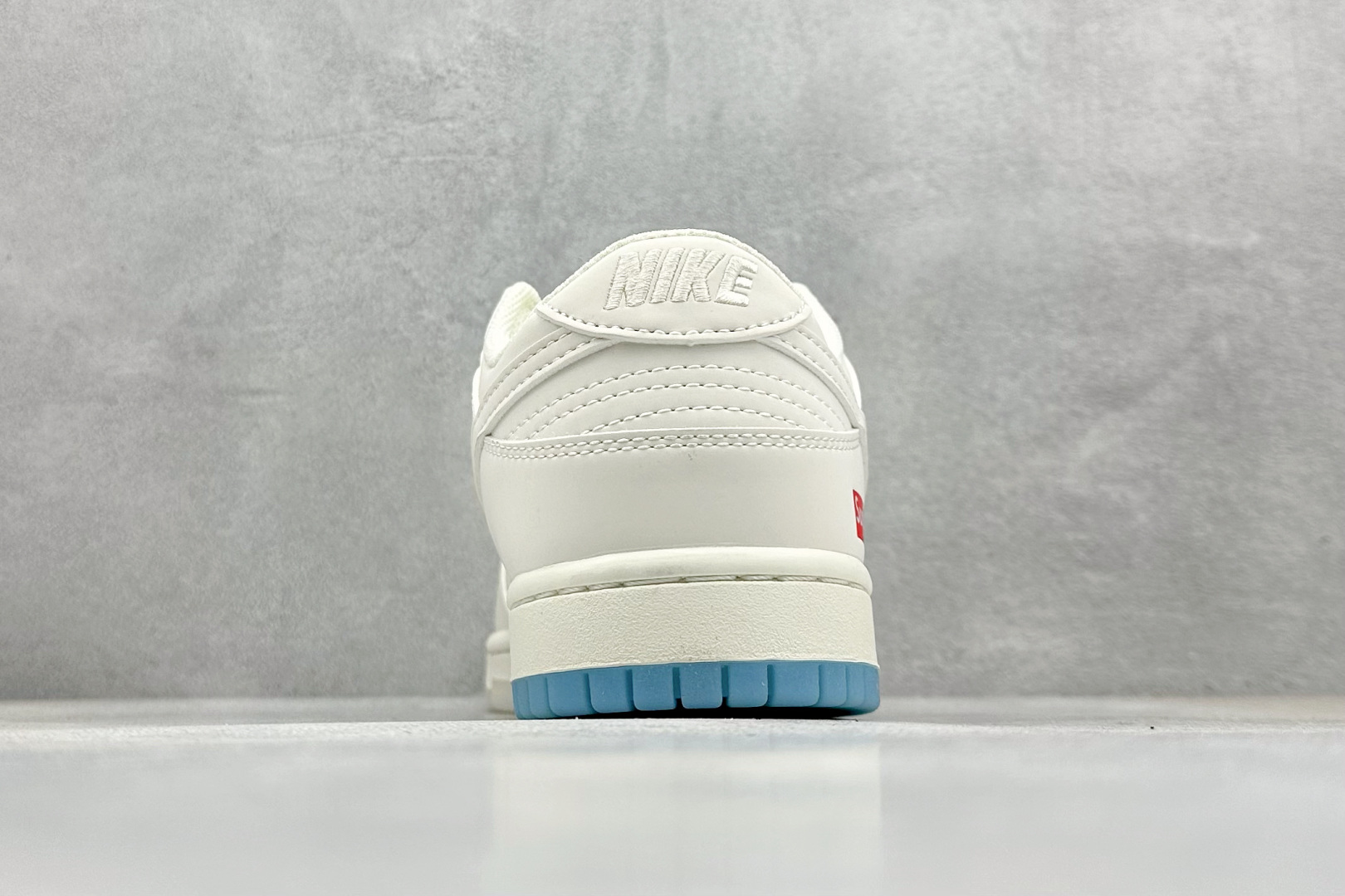  终端放店
XC版 Nike SB Dunk Low x Supreme 白天蓝三小钩
纯原大厂出品 极