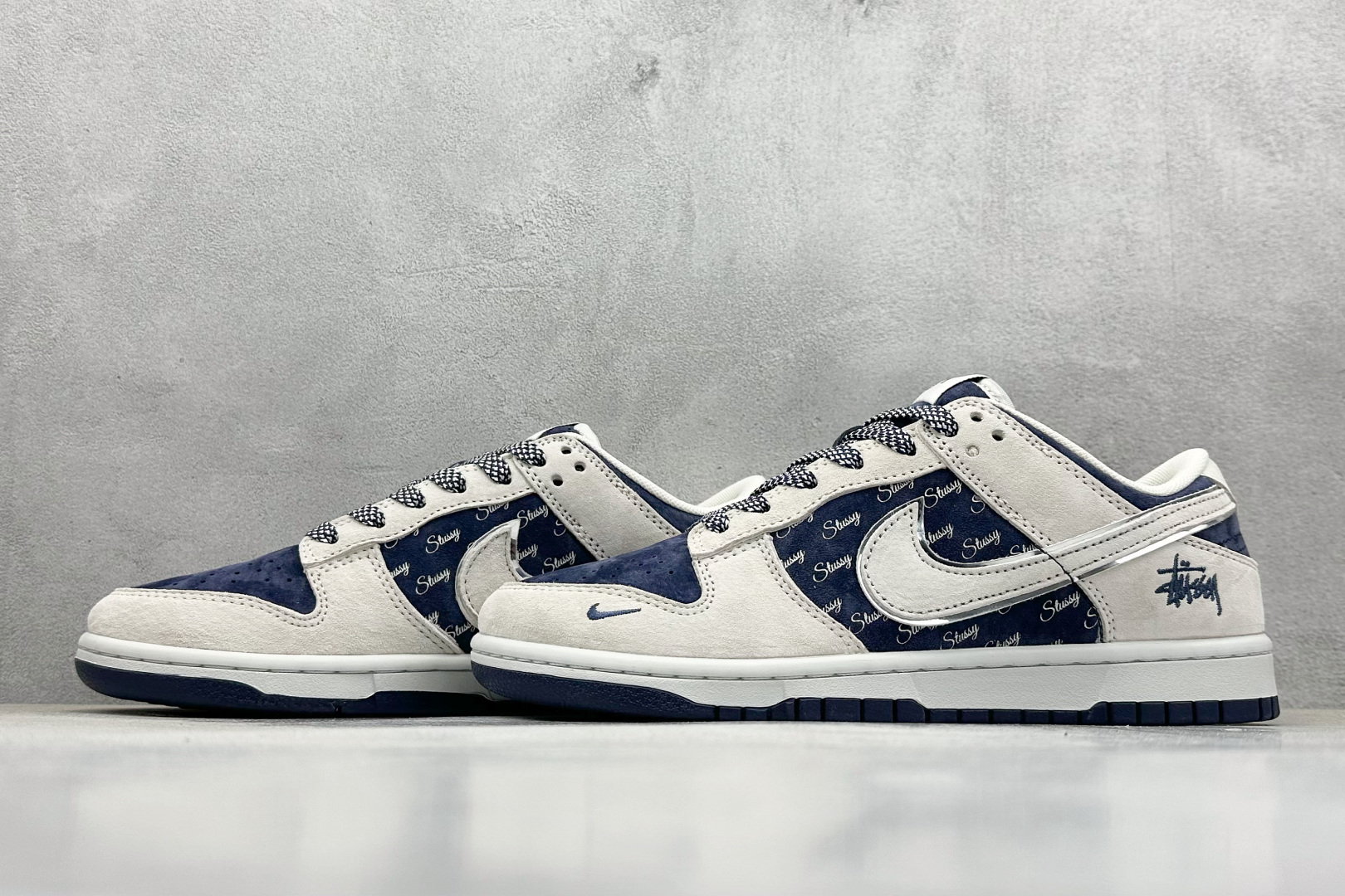 终端放店
XC版 Nike SB Dunk Low x Stussy 斯图西联名-灰蓝 
纯原大厂出品