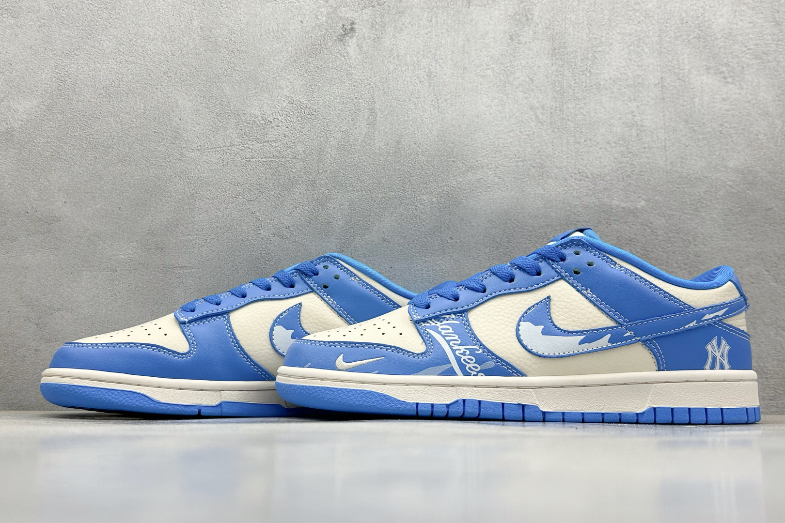  终端放店
XC版 Nike SB Dunk Low x MLB 蓝白小钩
纯原大厂出品 极力推荐
原装