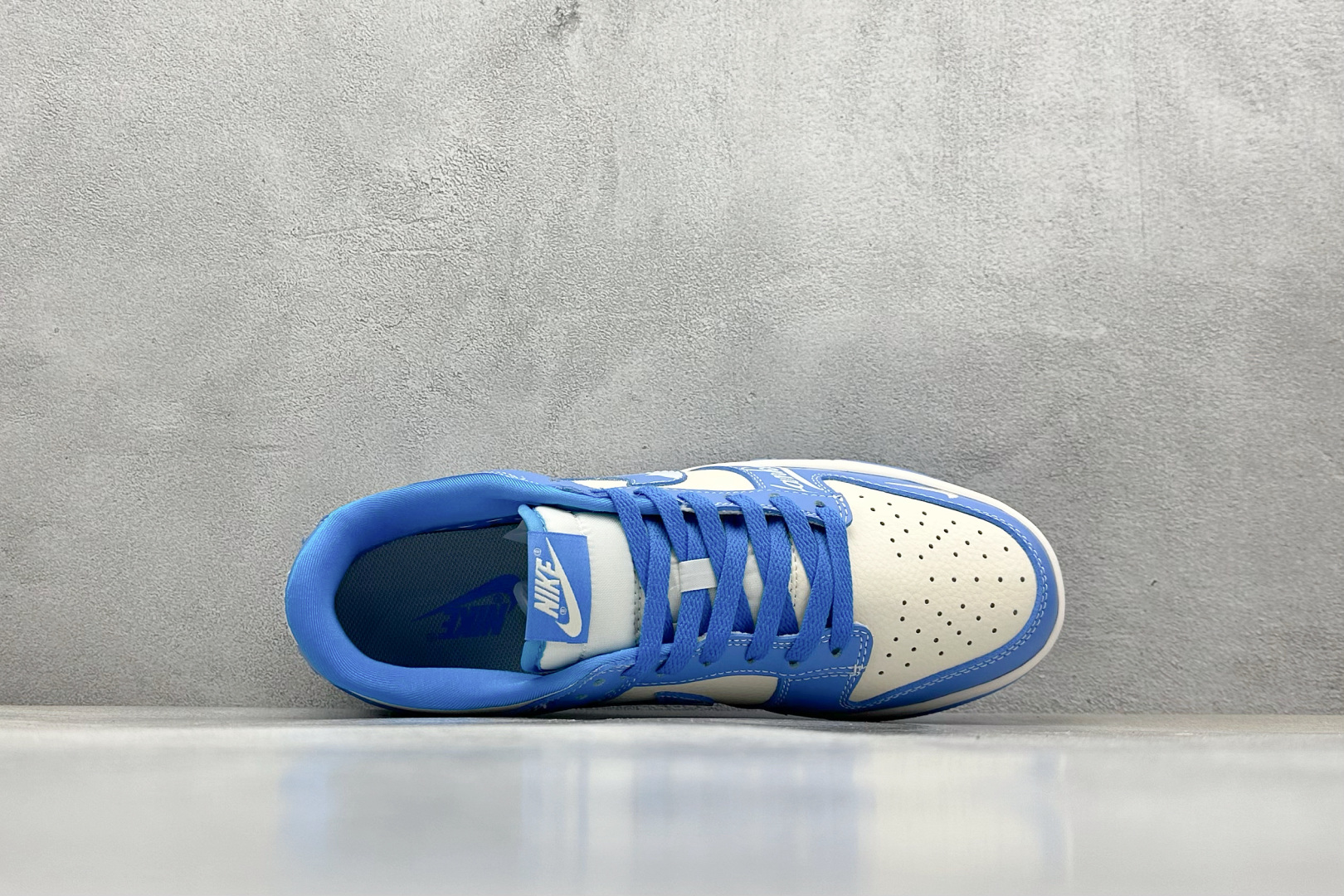  终端放店
XC版 Nike SB Dunk Low x MLB 蓝白小钩
纯原大厂出品 极力推荐
原装