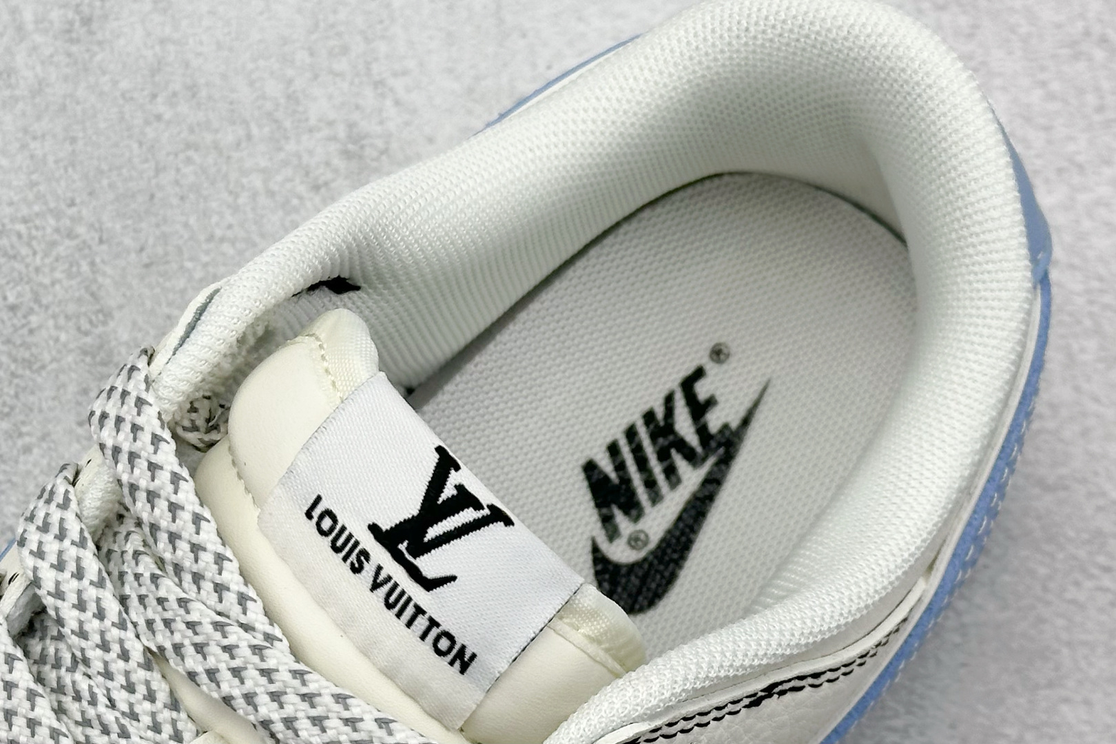  终端放店
XC版 Nike SB Dunk Low x Louis Vuitton 白蓝
纯原大厂出品