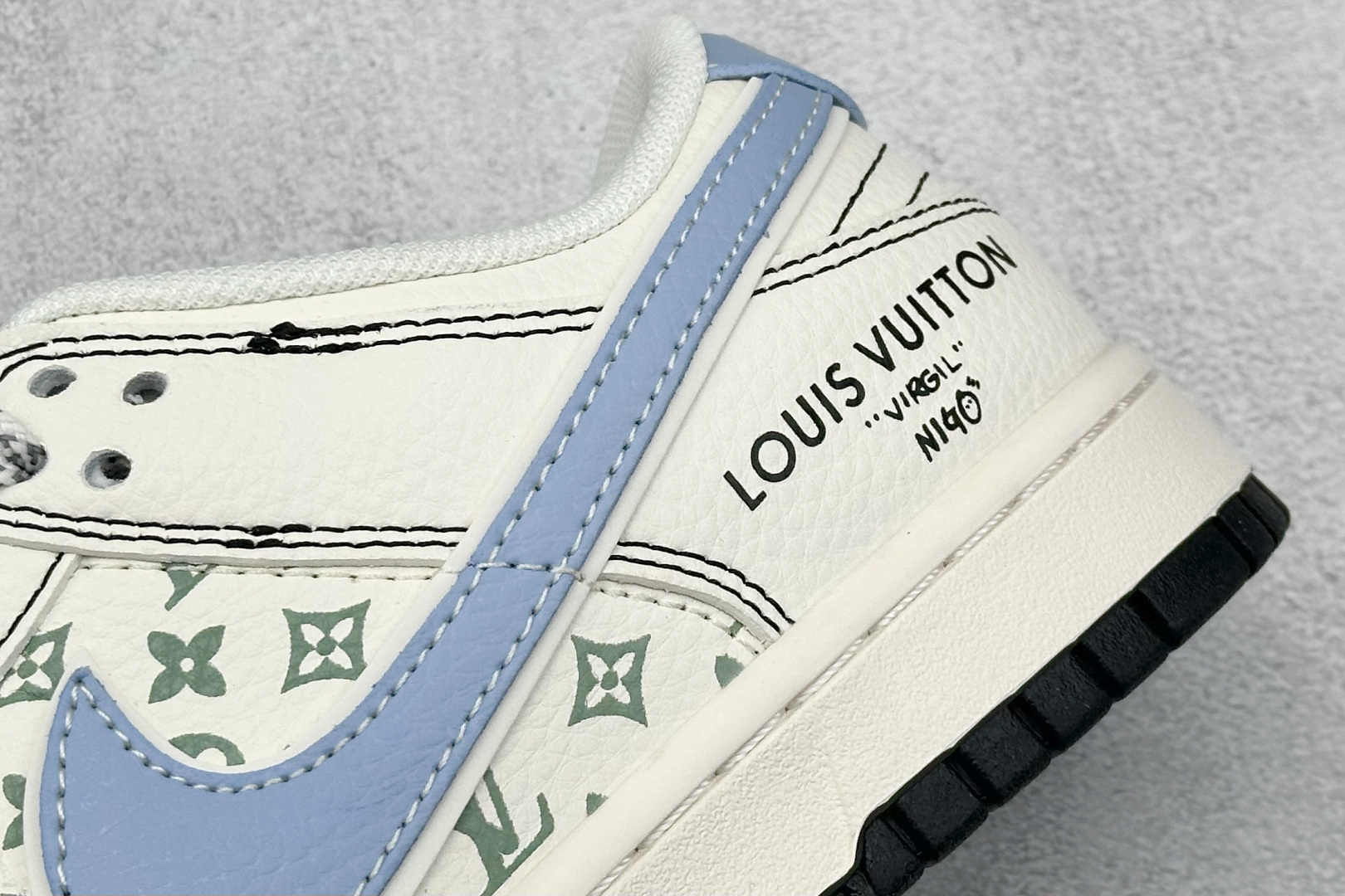  终端放店
XC版 Nike SB Dunk Low x Louis Vuitton 白蓝
纯原大厂出品