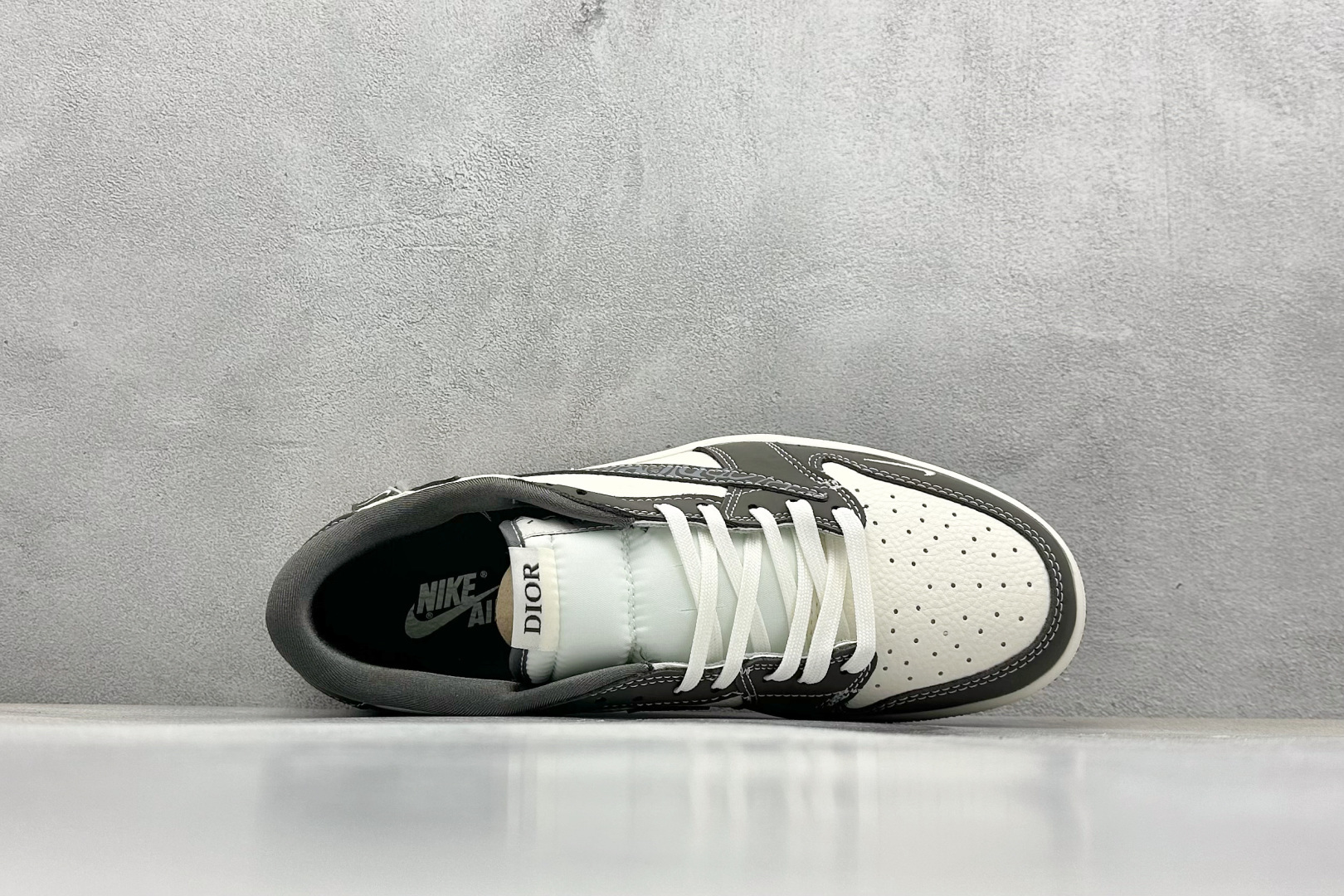 终端放店
XC版 Travis Scott x Fragment Design x Air Jorda