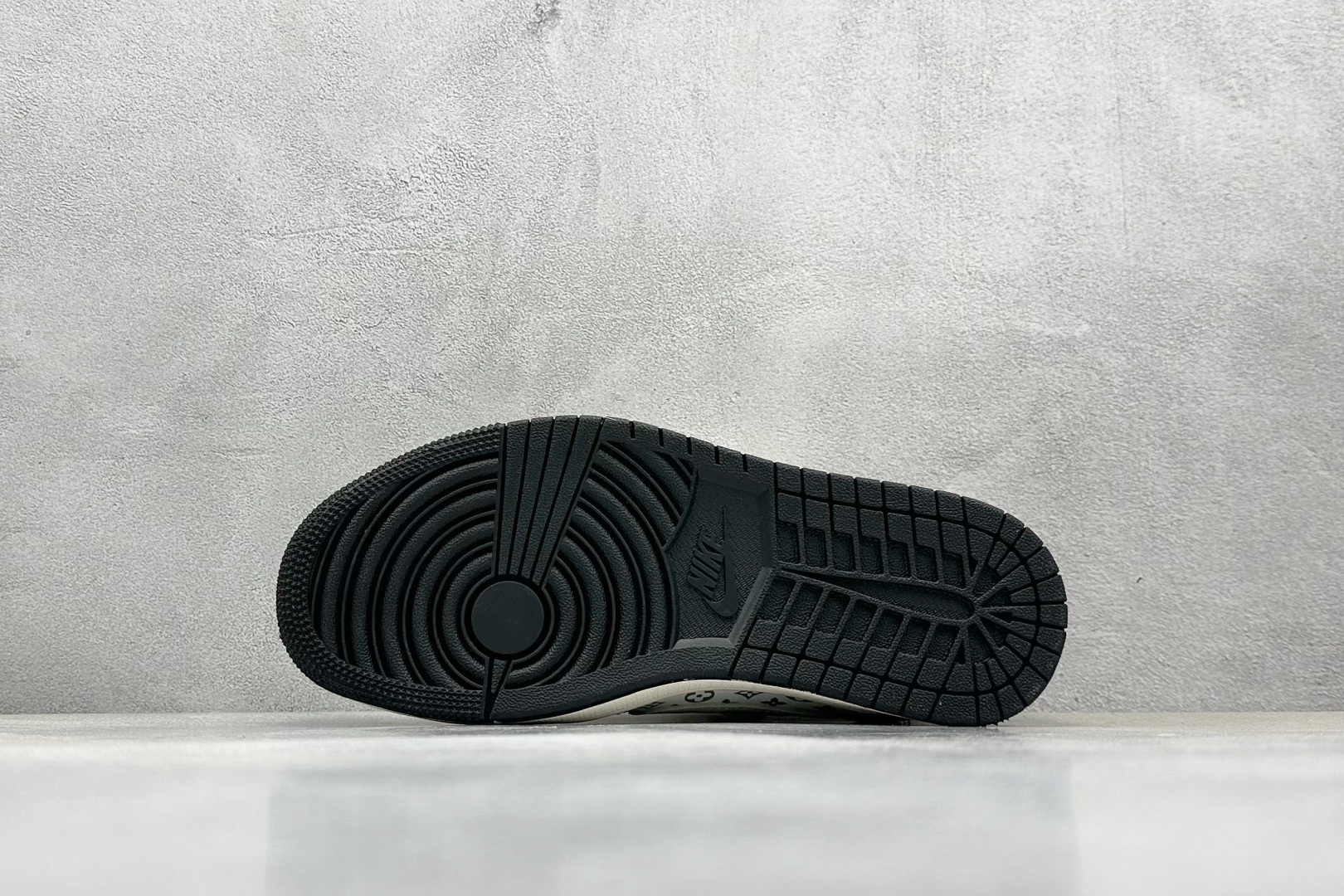 终端放店
XC版 Travis Scott x Fragment Design x Air Jorda