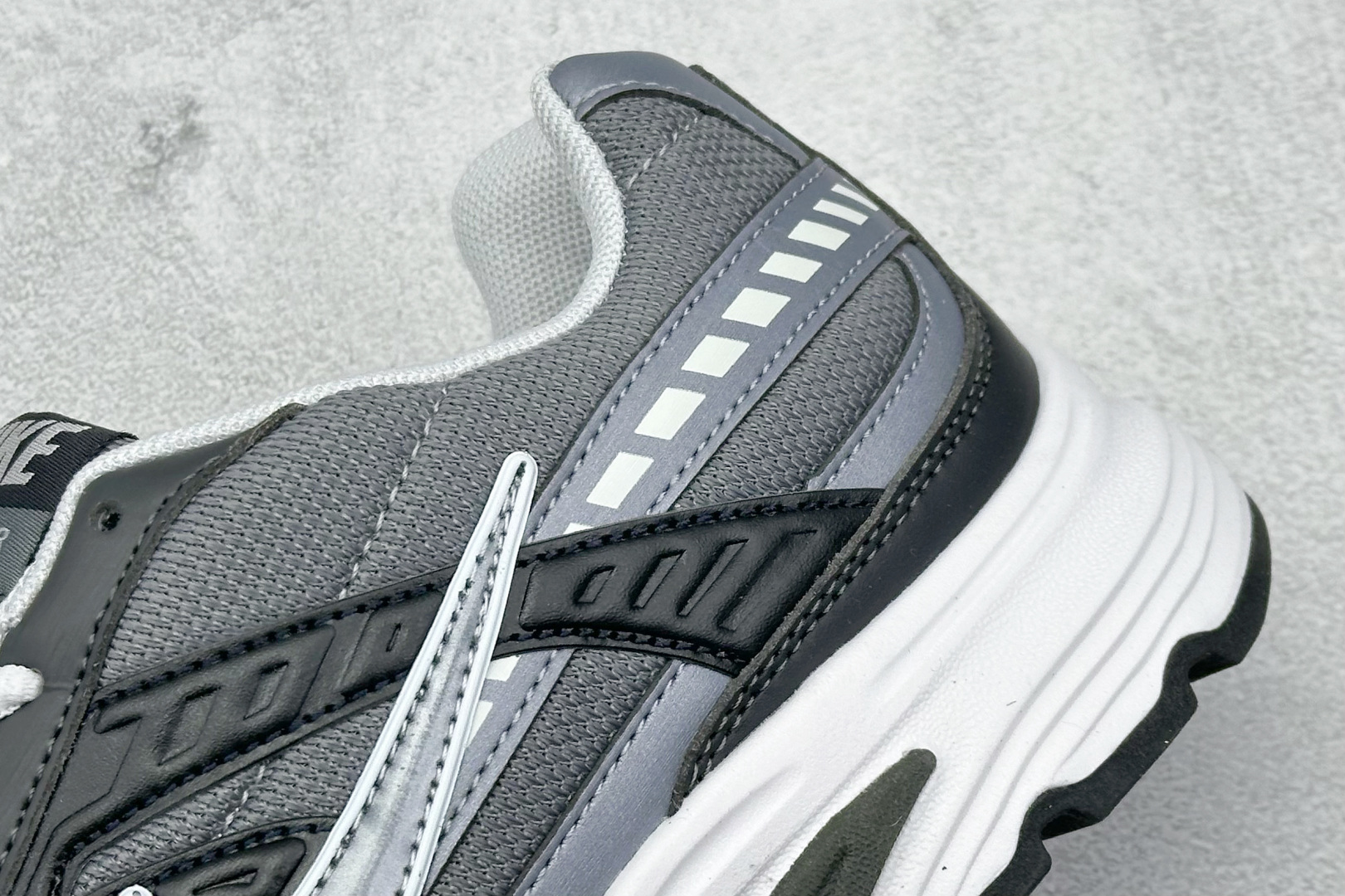  终端放店
GX版 Nike Initiator Running 耐克INS
超火复古老爹跑鞋 
独家私