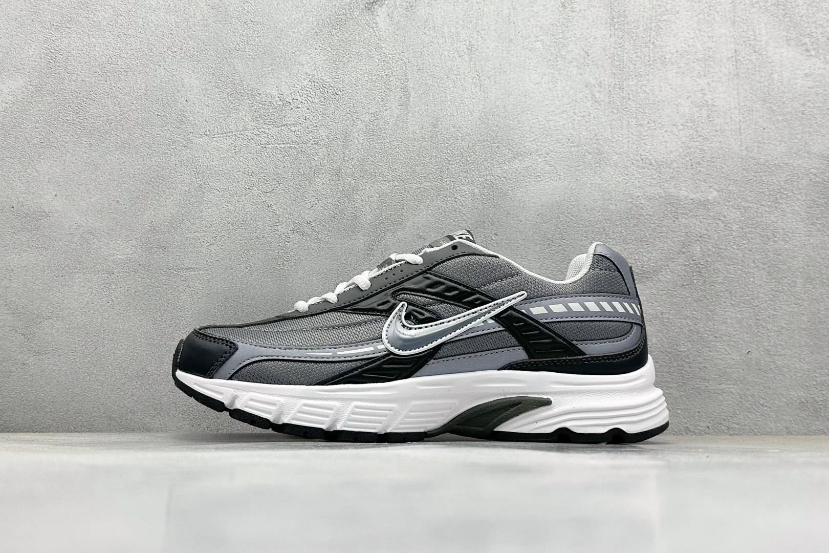  终端放店
GX版 Nike Initiator Running 耐克INS
超火复古老爹跑鞋 
独家私