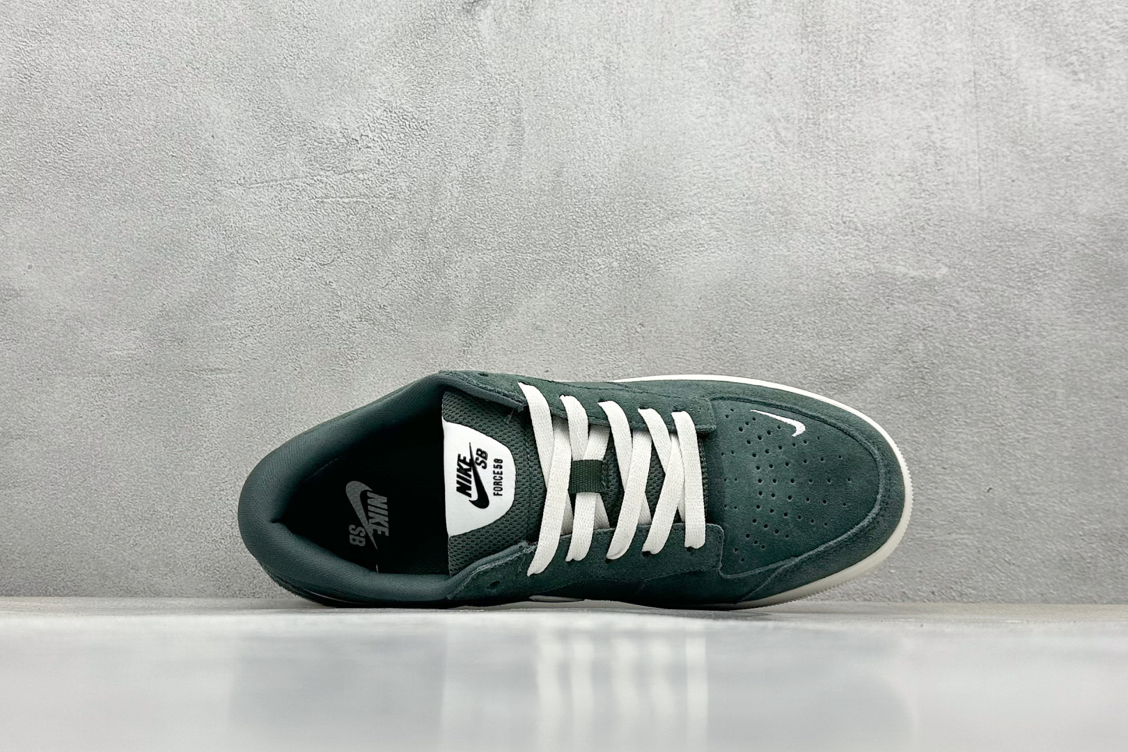  终端放店
FS版 Nike SB Force 58 硫化杯底 传统篮球风格 原楦版型
Nike SB 