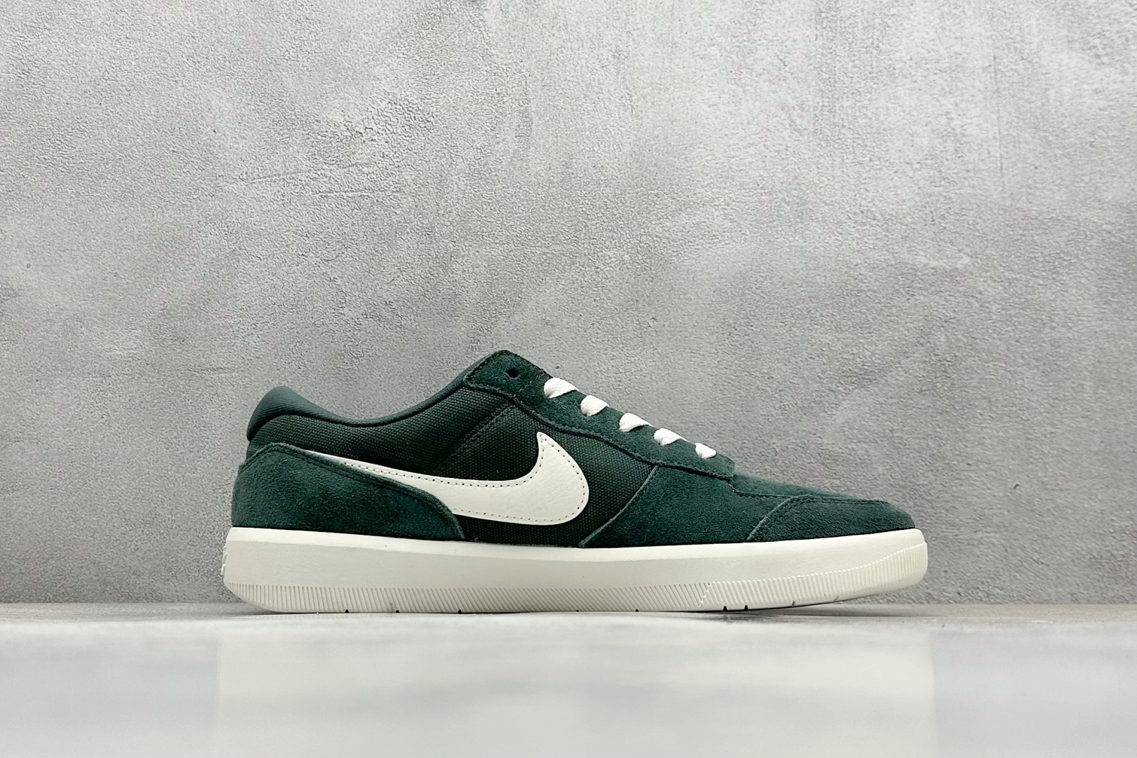  终端放店
FS版 Nike SB Force 58 硫化杯底 传统篮球风格 原楦版型
Nike SB 