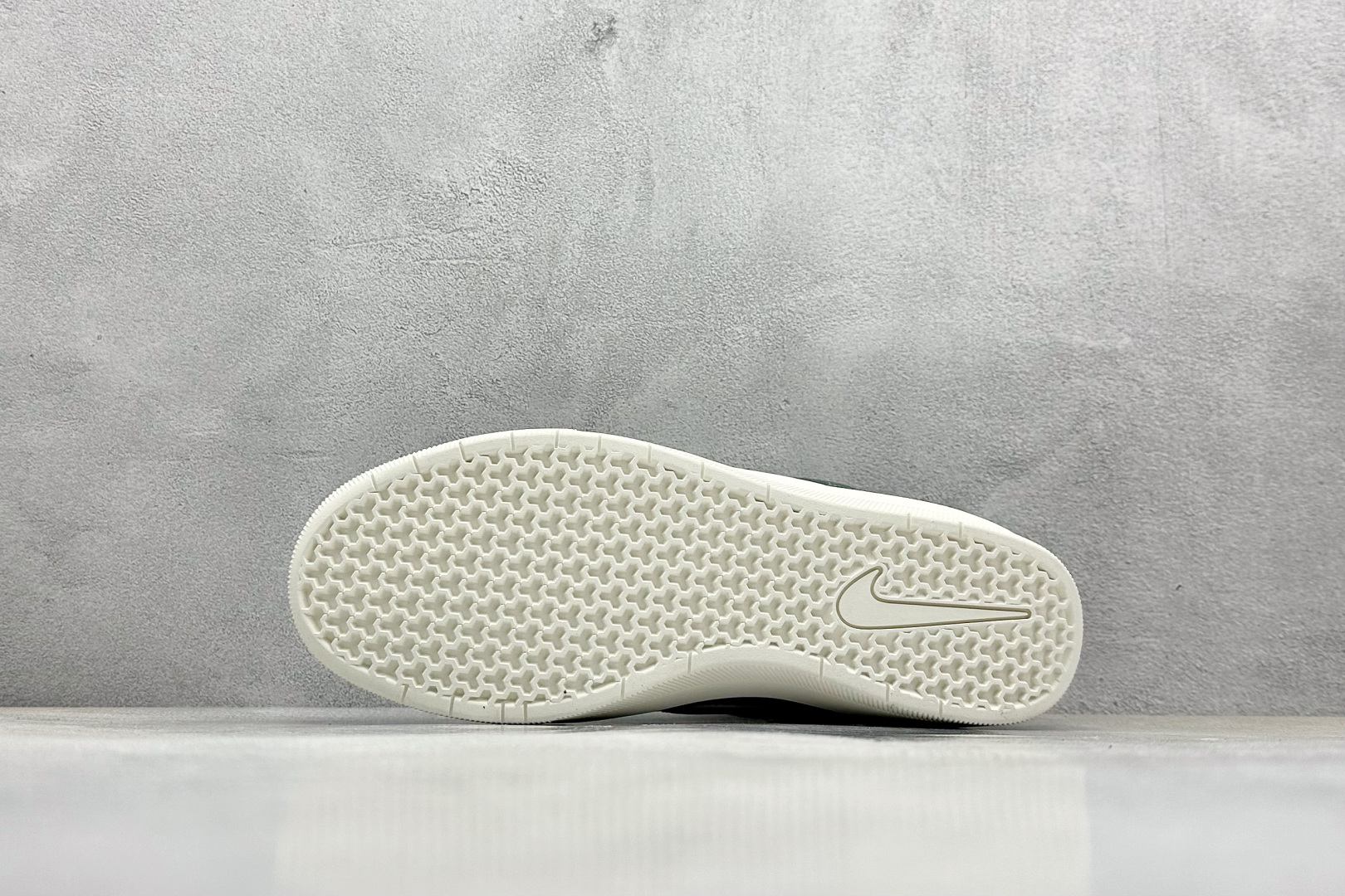  终端放店
FS版 Nike SB Force 58 硫化杯底 传统篮球风格 原楦版型
Nike SB 