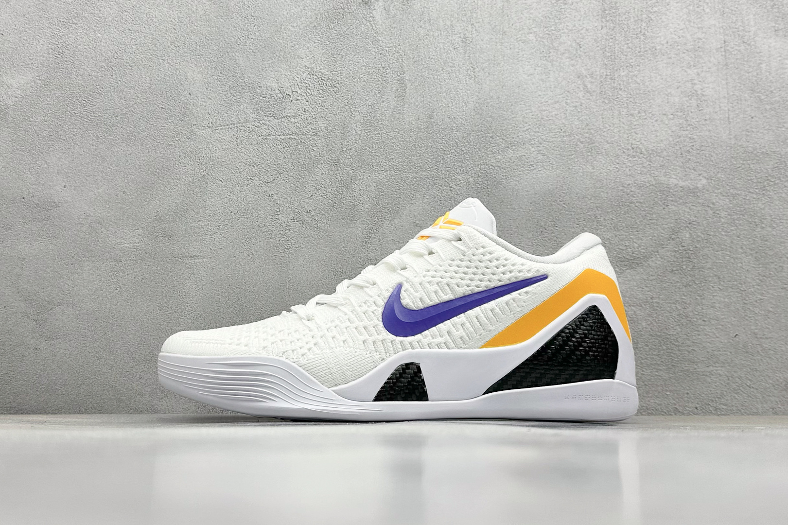 终端放店
GJR版 NK Kobe 9 Elite Protro 科比九代精英款低帮实战篮球鞋
设计灵