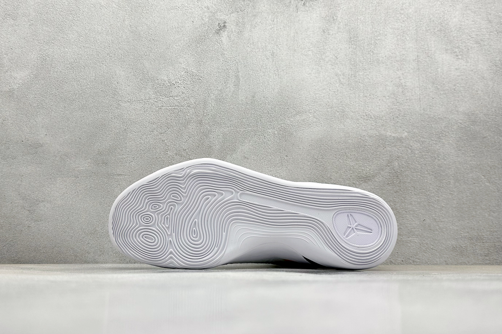 终端放店
GJR版 NK Kobe 9 Elite Protro 科比九代精英款低帮实战篮球鞋
设计灵