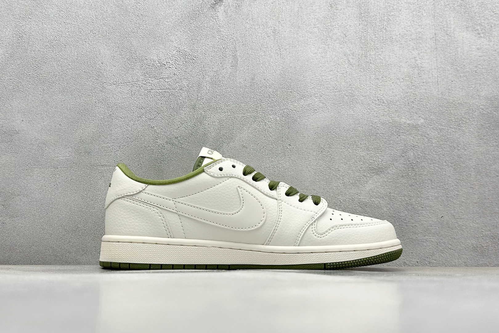 XC福利 终端放店
Travis Scott x Nike Air Jordan 1 Low x GUC