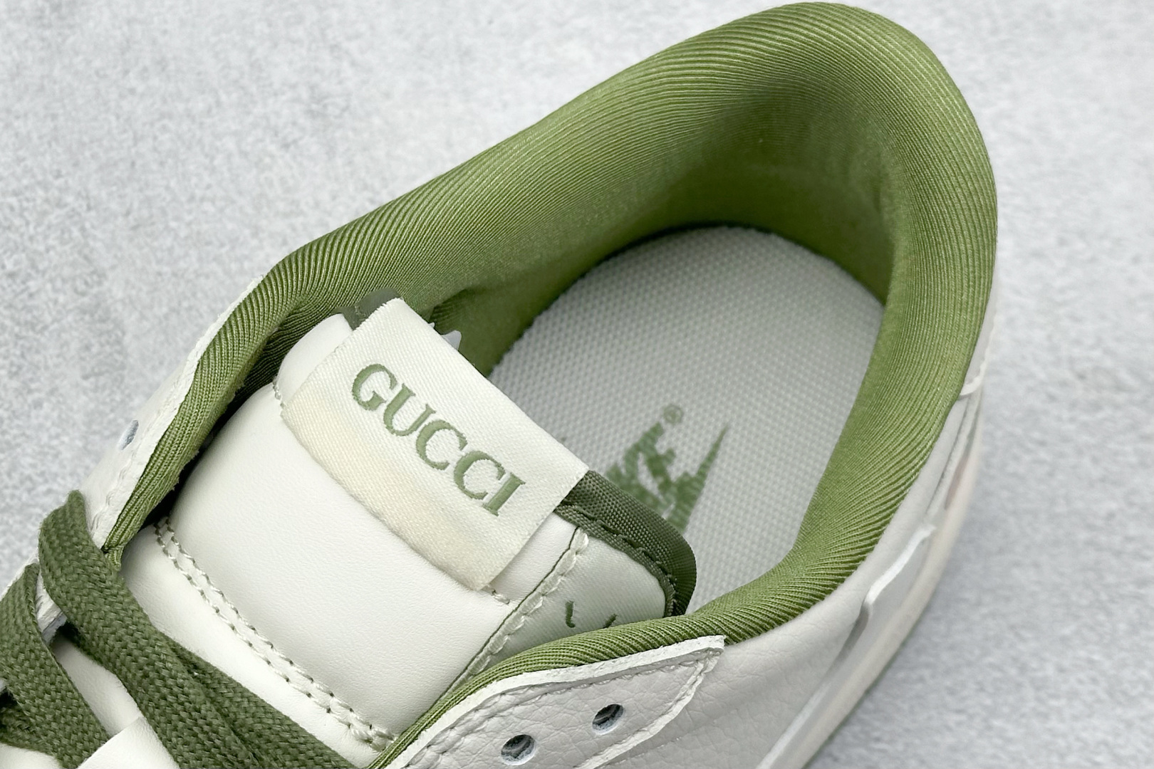 XC福利 终端放店
Travis Scott x Nike Air Jordan 1 Low x GUC