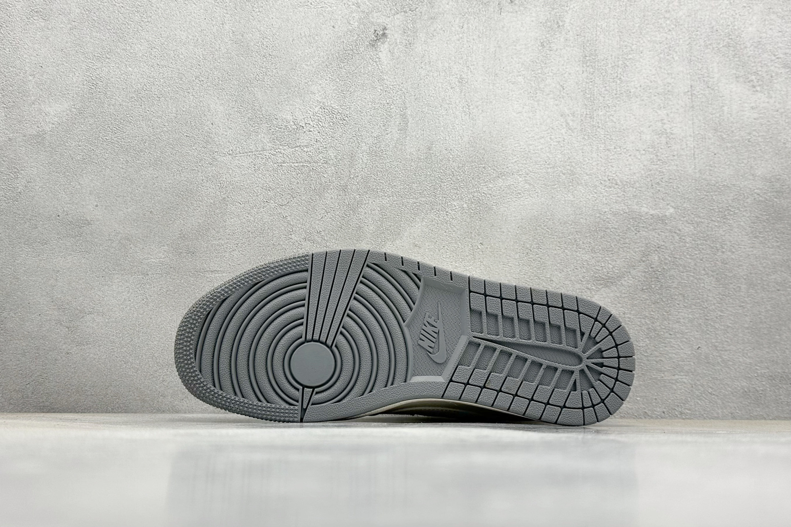 XC福利 终端放店
Travis Scott x Nike Air Jordan 1 Low x GUC