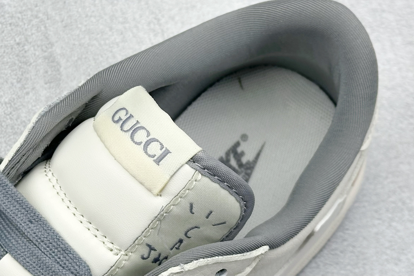 XC福利 终端放店
Travis Scott x Nike Air Jordan 1 Low x GUC