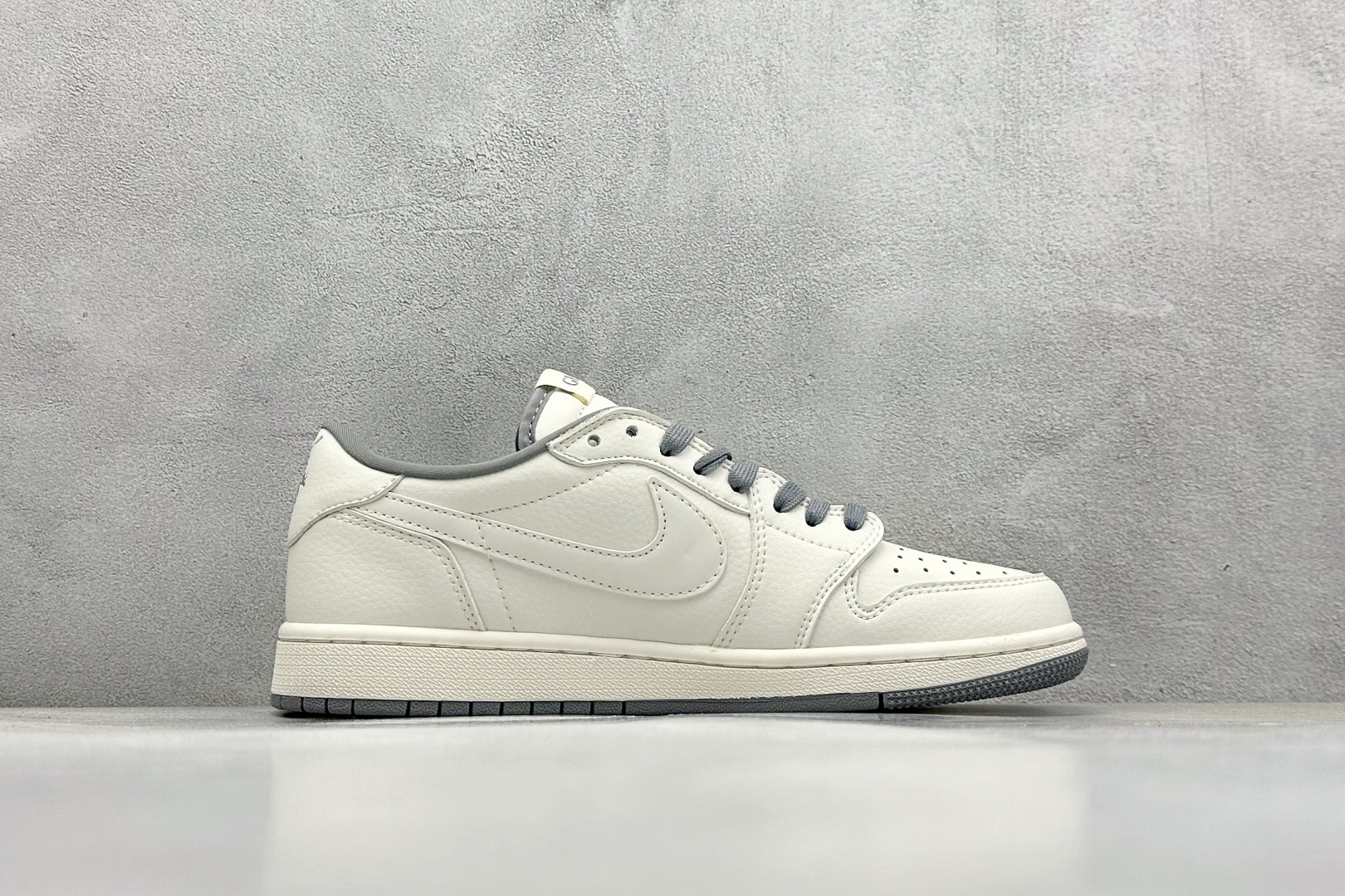 XC福利 终端放店
Travis Scott x Nike Air Jordan 1 Low x GUC