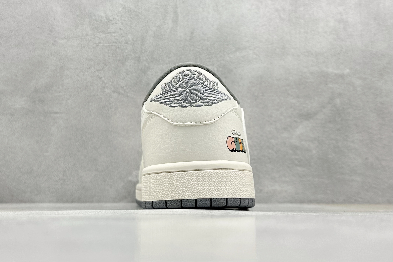 XC福利 终端放店
Travis Scott x Nike Air Jordan 1 Low x GUC