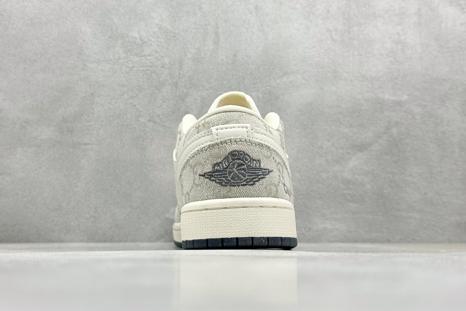 XC福利 终端放店
Travis Scott x Nike Air Jordan 1 Low x GUC