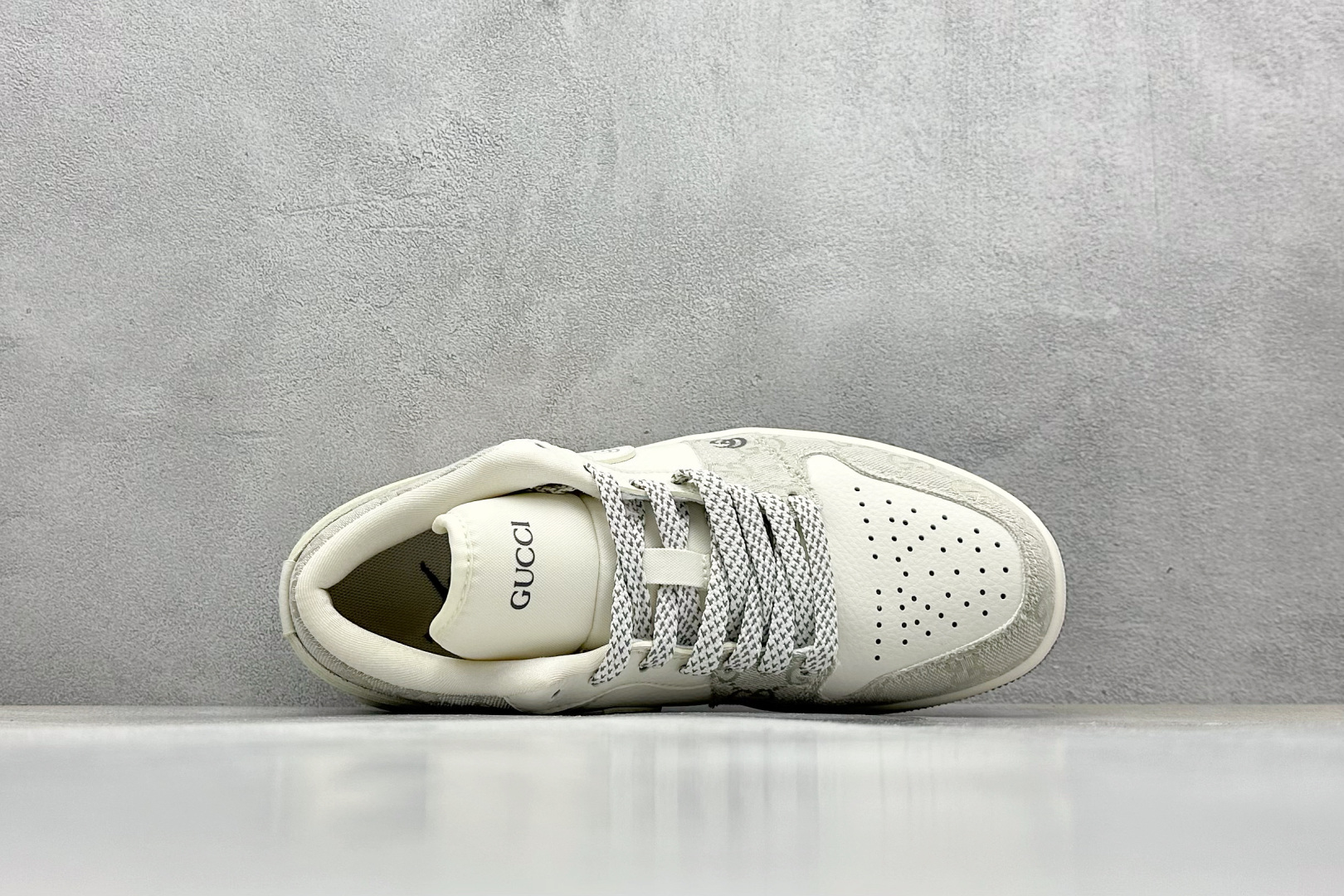 XC福利 终端放店
Travis Scott x Nike Air Jordan 1 Low x GUC
